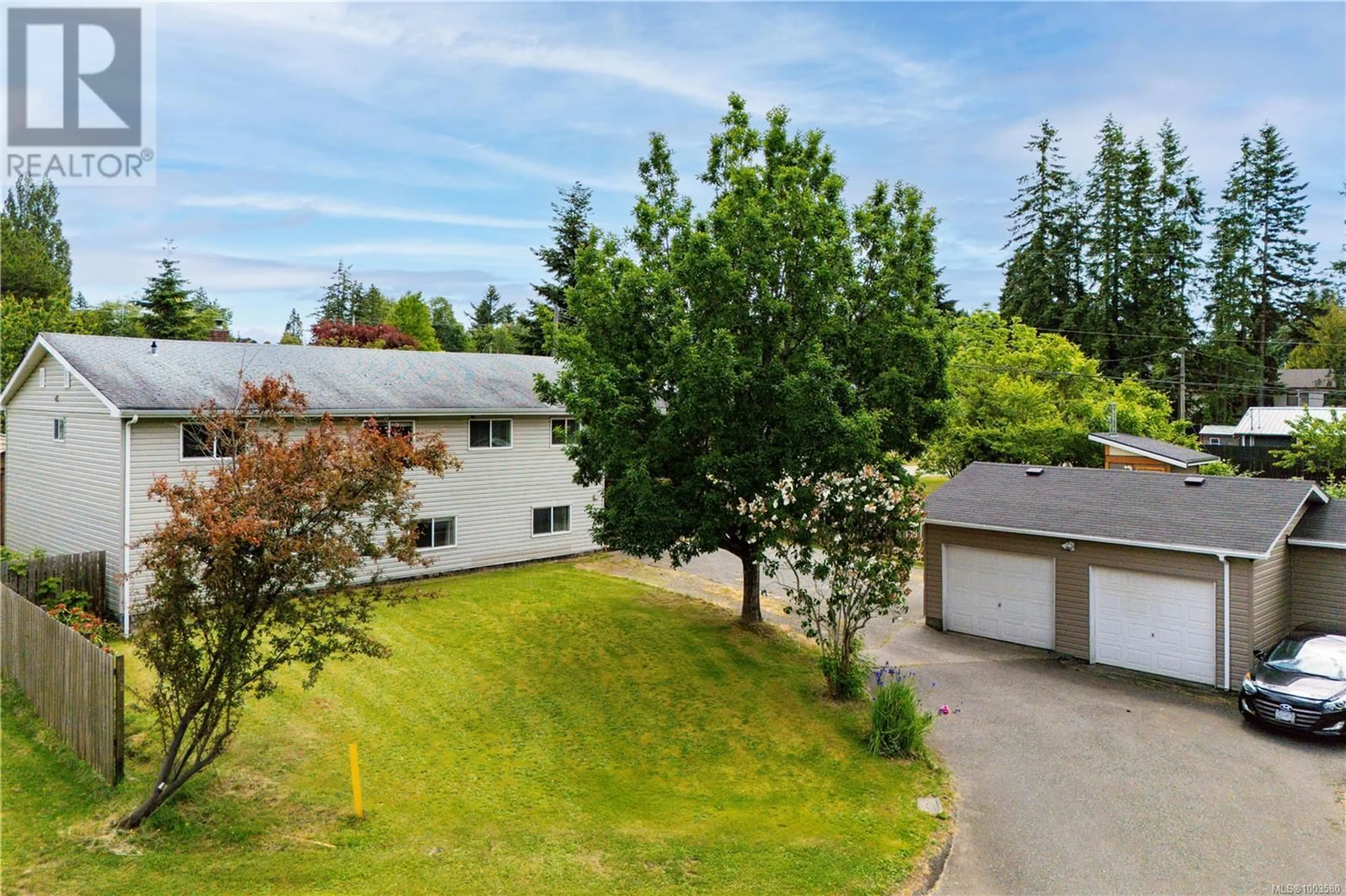 A pic from outside/outdoor area/front of a property/back of a property/a pic from drone, unknown for 75 MASTERS ROAD, Campbell River British Columbia V9W2Z5