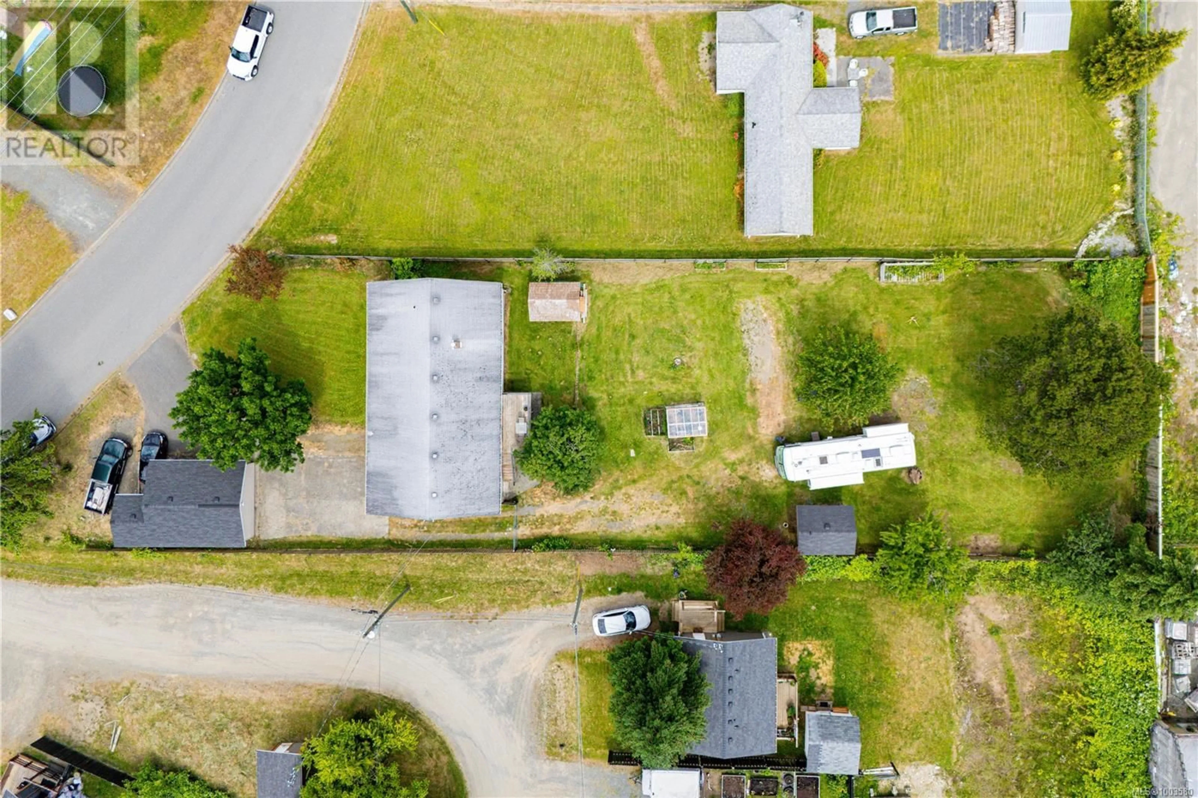 A pic from outside/outdoor area/front of a property/back of a property/a pic from drone, street for 75 MASTERS ROAD, Campbell River British Columbia V9W2Z5