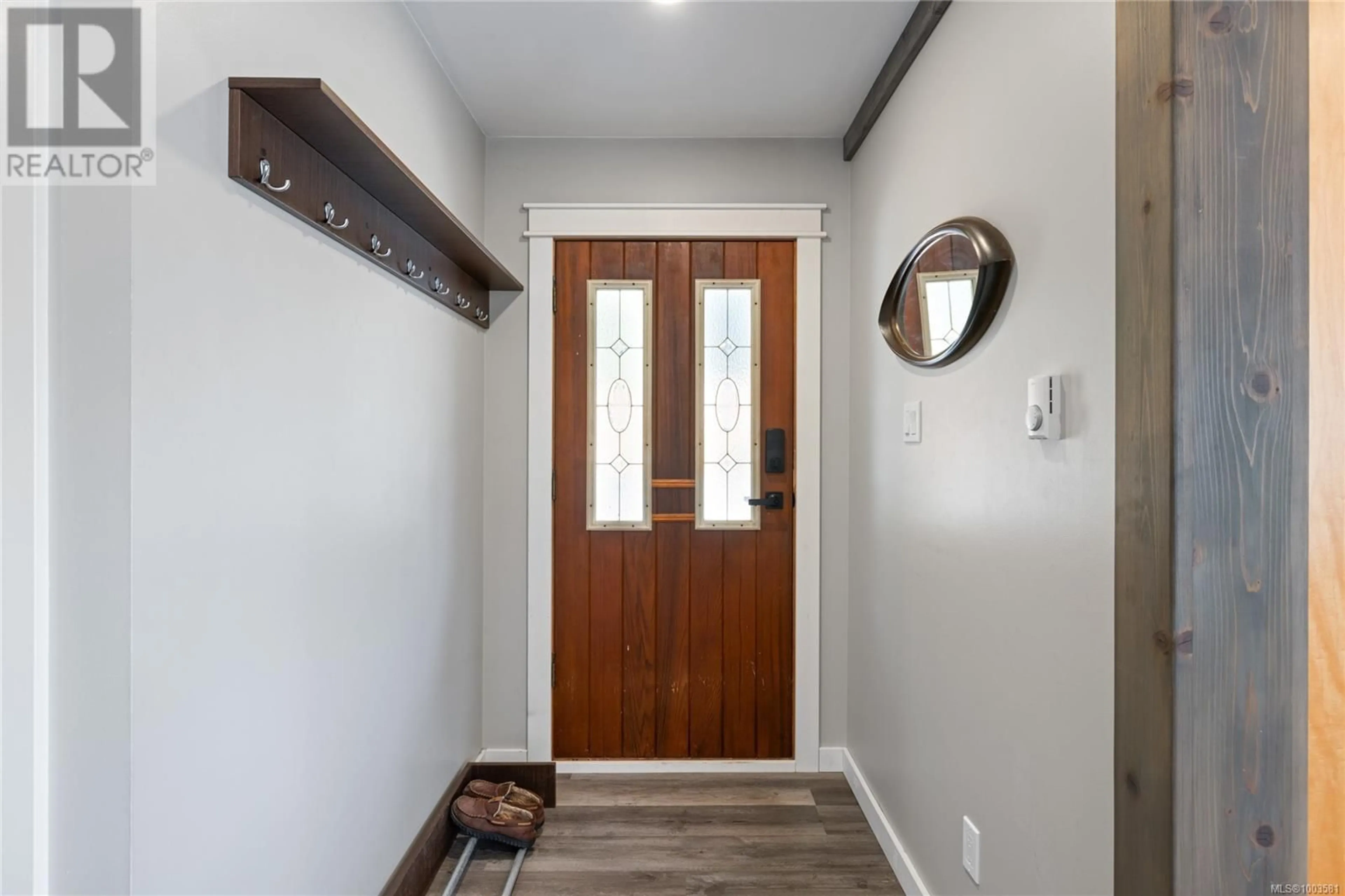 Indoor entryway for 2450 NANOOSE ROAD, Nanoose Bay British Columbia V9P9E6