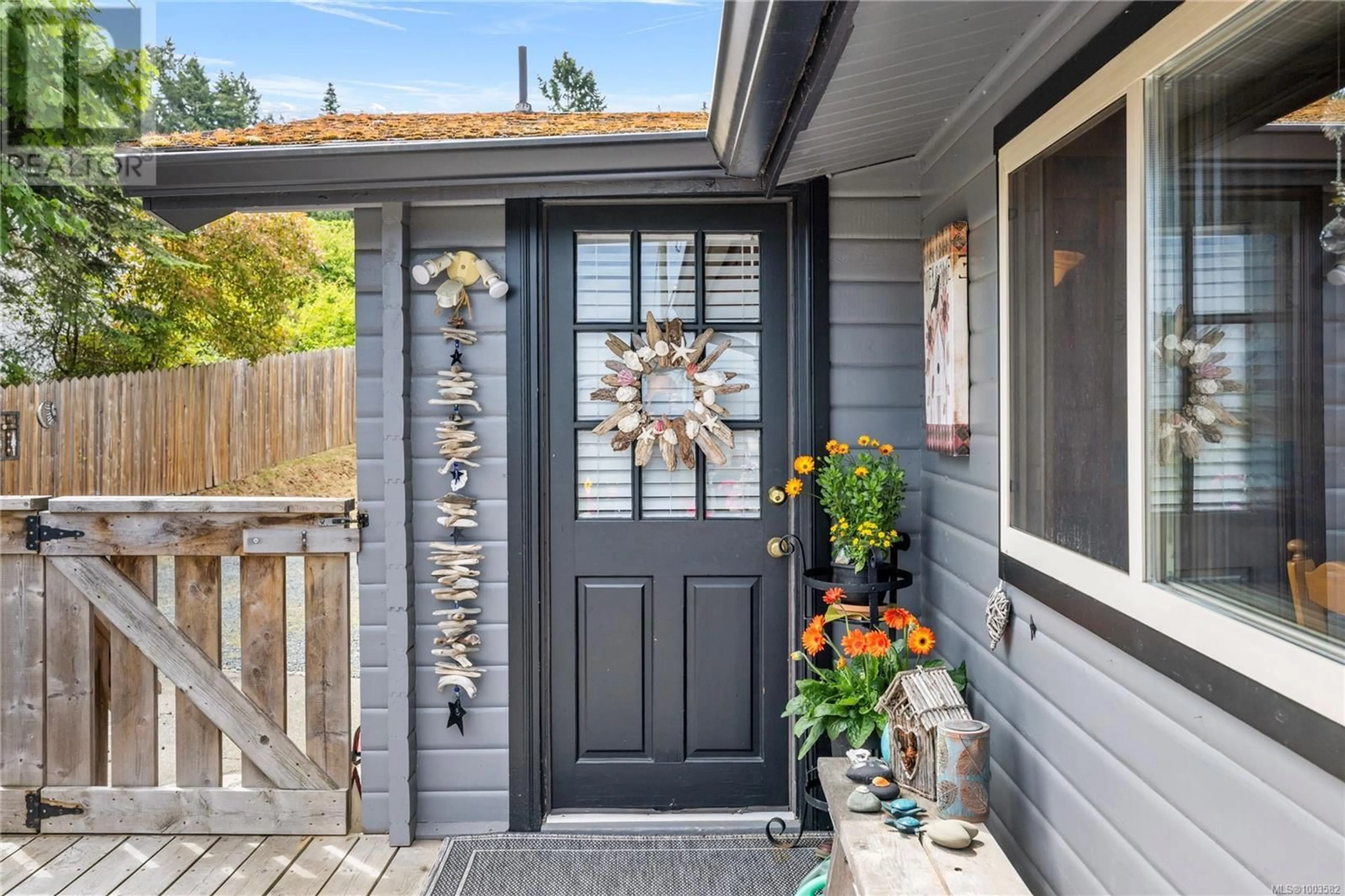 Indoor entryway for 7011 DICKINSON ROAD, Lantzville British Columbia V0R2H0