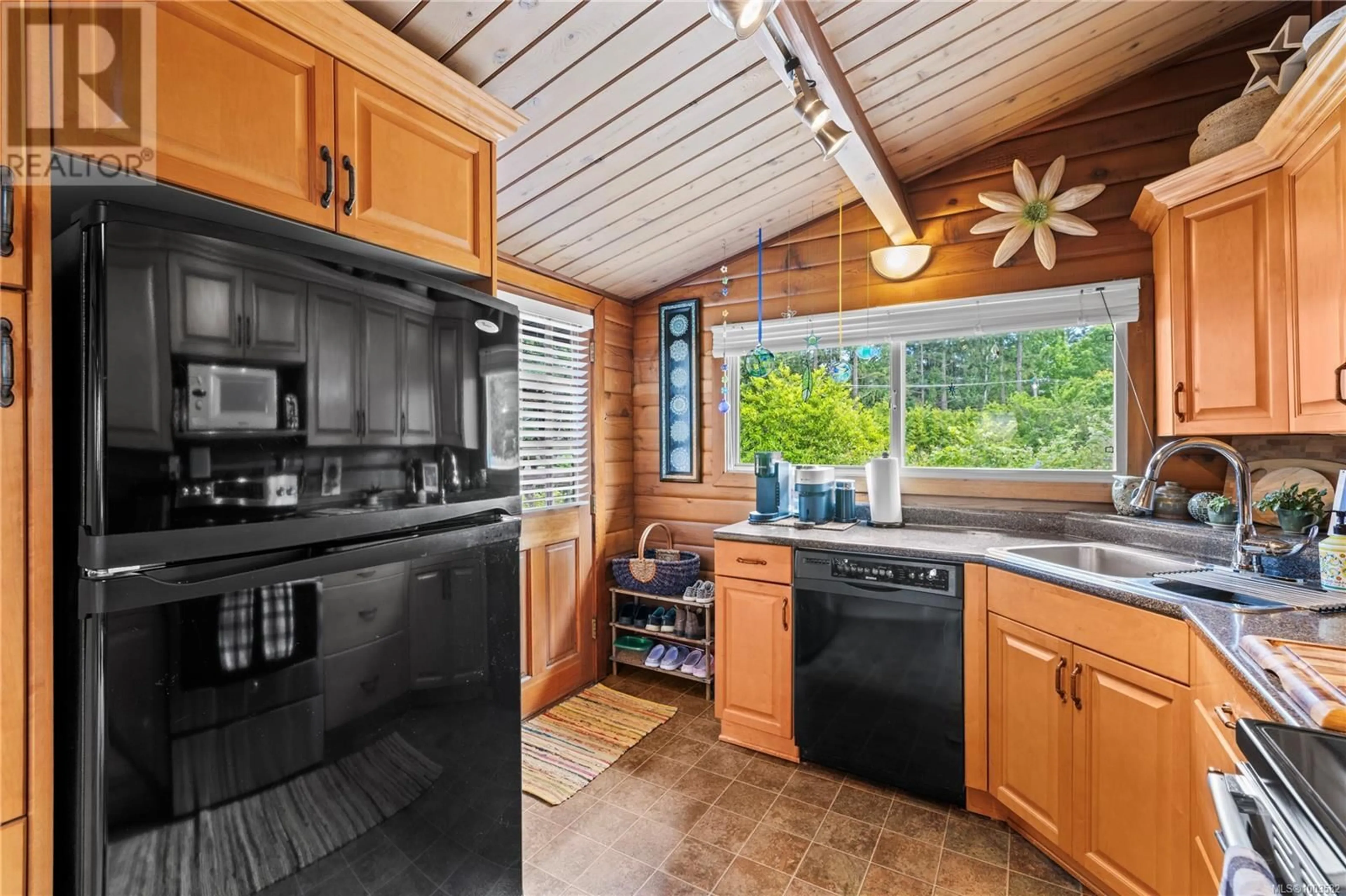 Standard kitchen, ceramic/tile floor for 7011 DICKINSON ROAD, Lantzville British Columbia V0R2H0