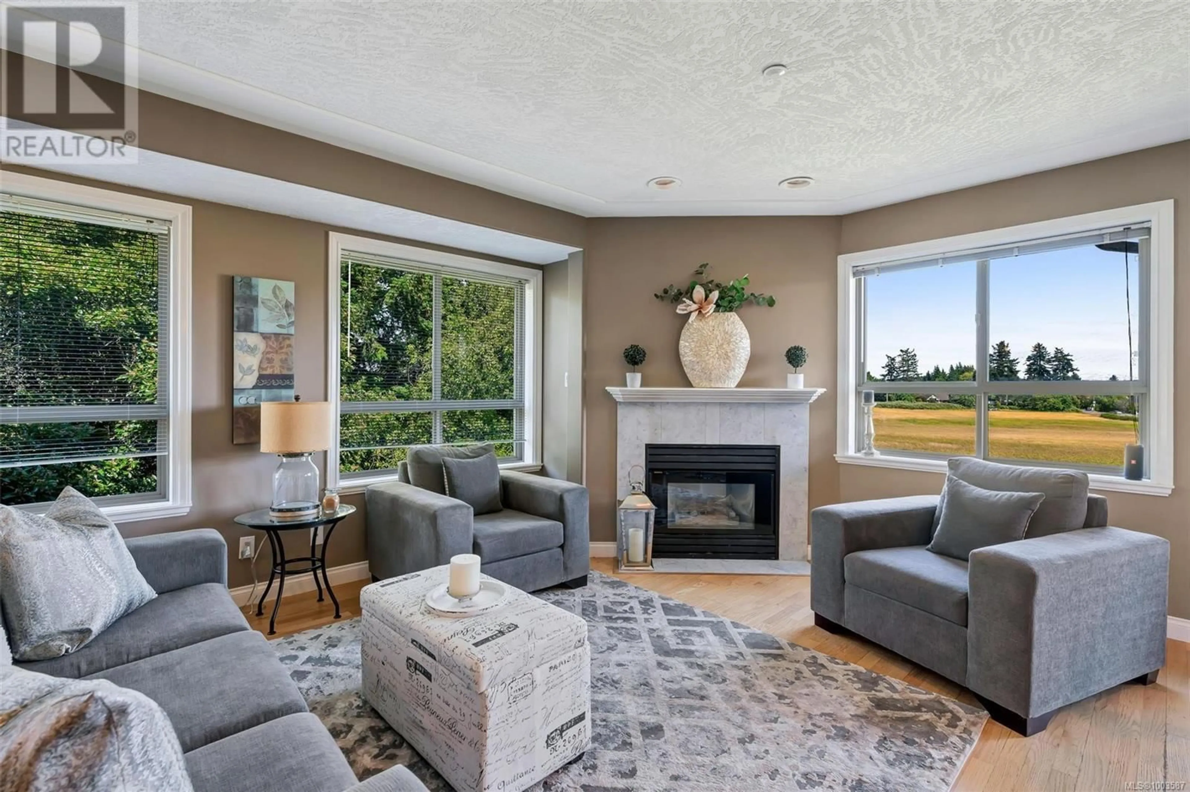 Living room with furniture, unknown for 10 - 7847 EAST SAANICH ROAD, Central Saanich British Columbia V8M2B4