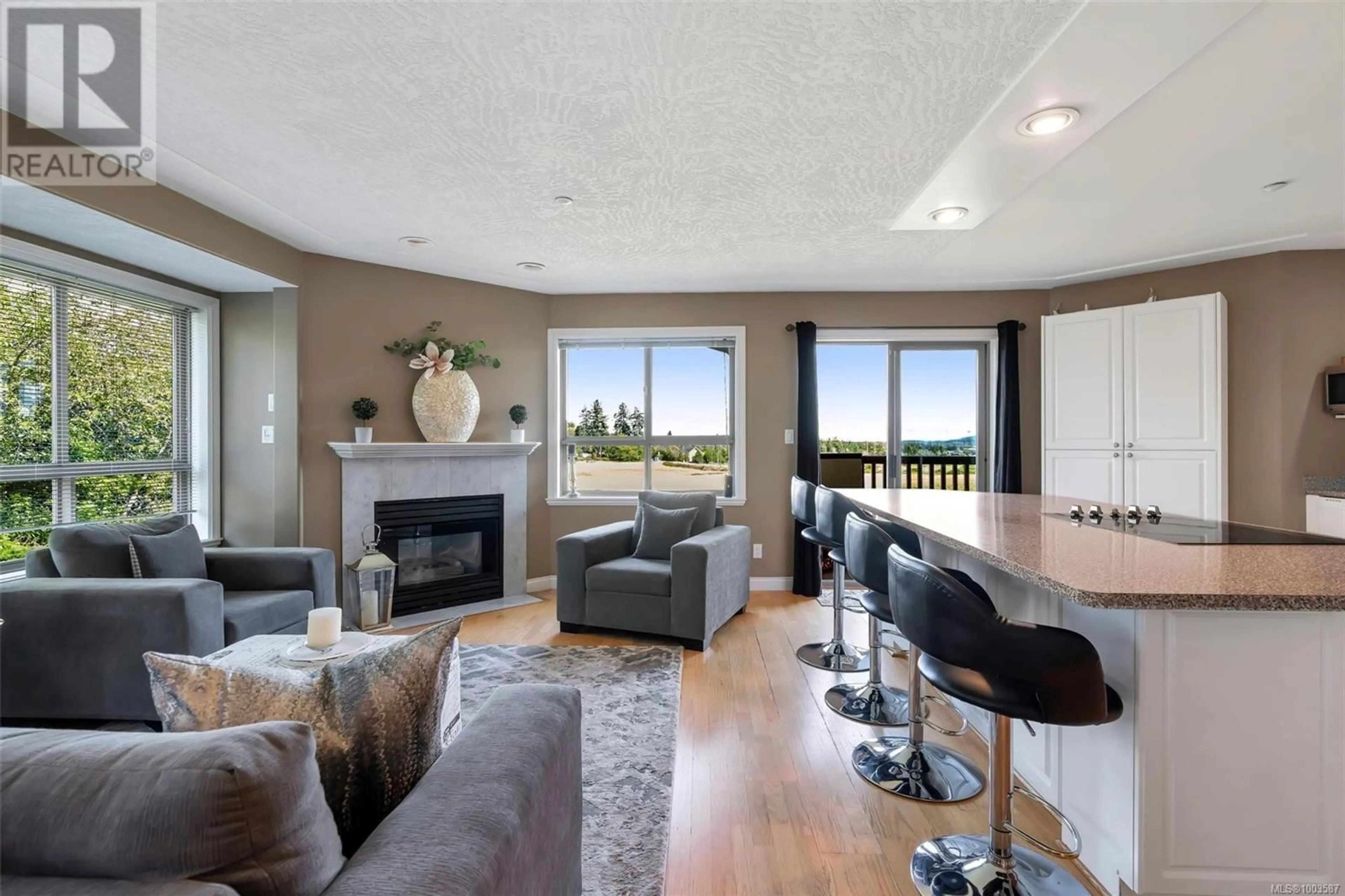 Living room with furniture, unknown for 10 - 7847 EAST SAANICH ROAD, Central Saanich British Columbia V8M2B4