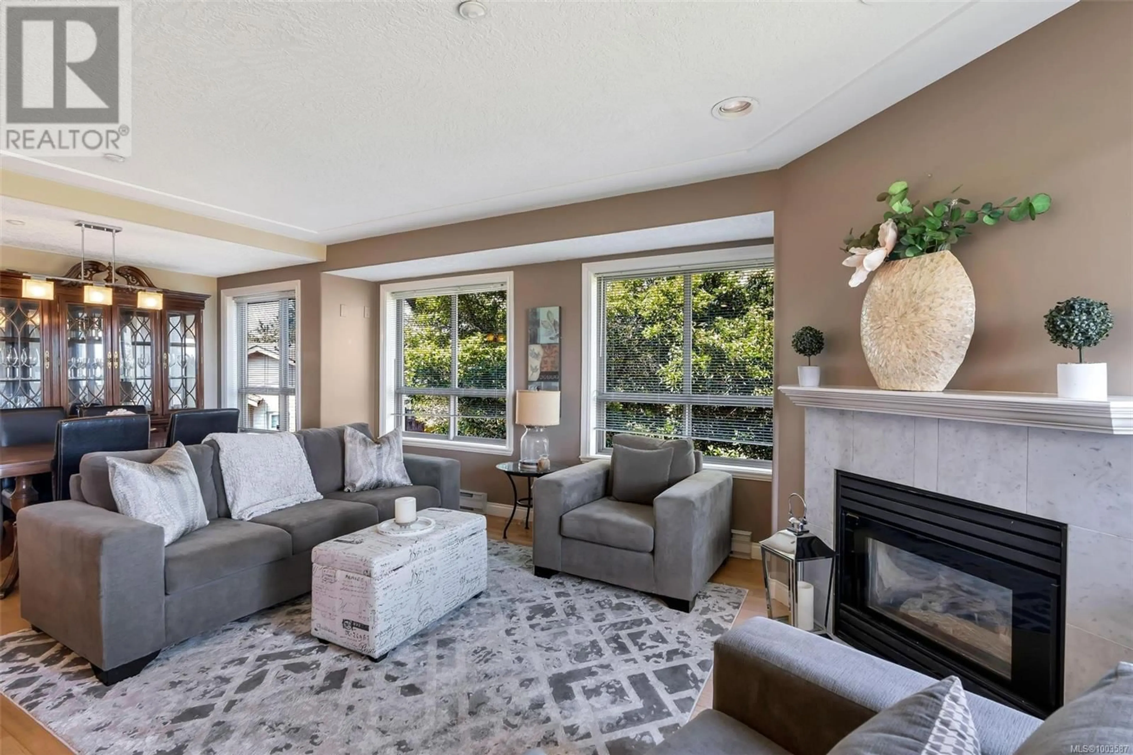 Living room with furniture, unknown for 10 - 7847 EAST SAANICH ROAD, Central Saanich British Columbia V8M2B4