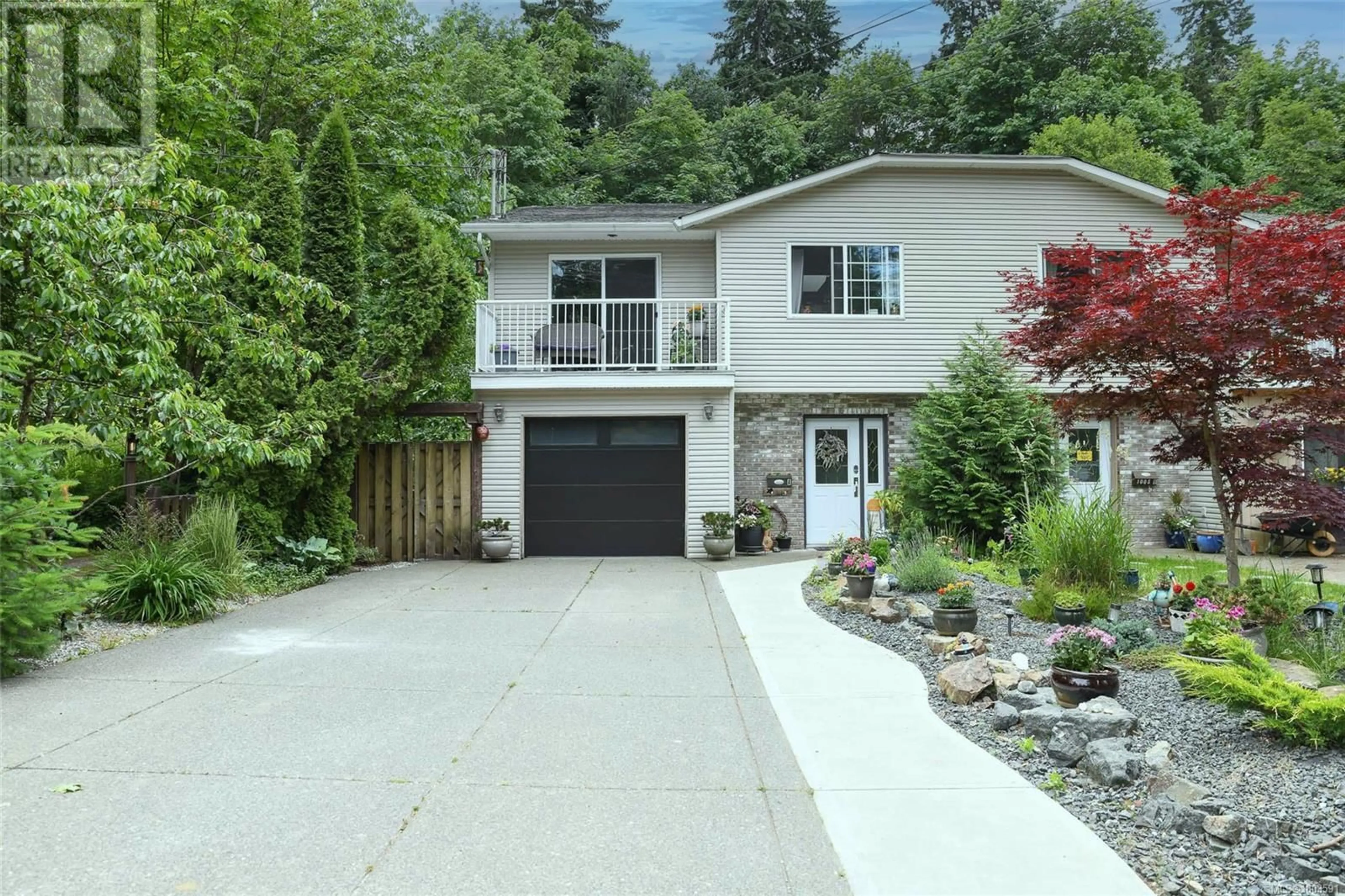 Home with vinyl exterior material, street for A - 1008 1ST STREET, Courtenay British Columbia V9N1A9