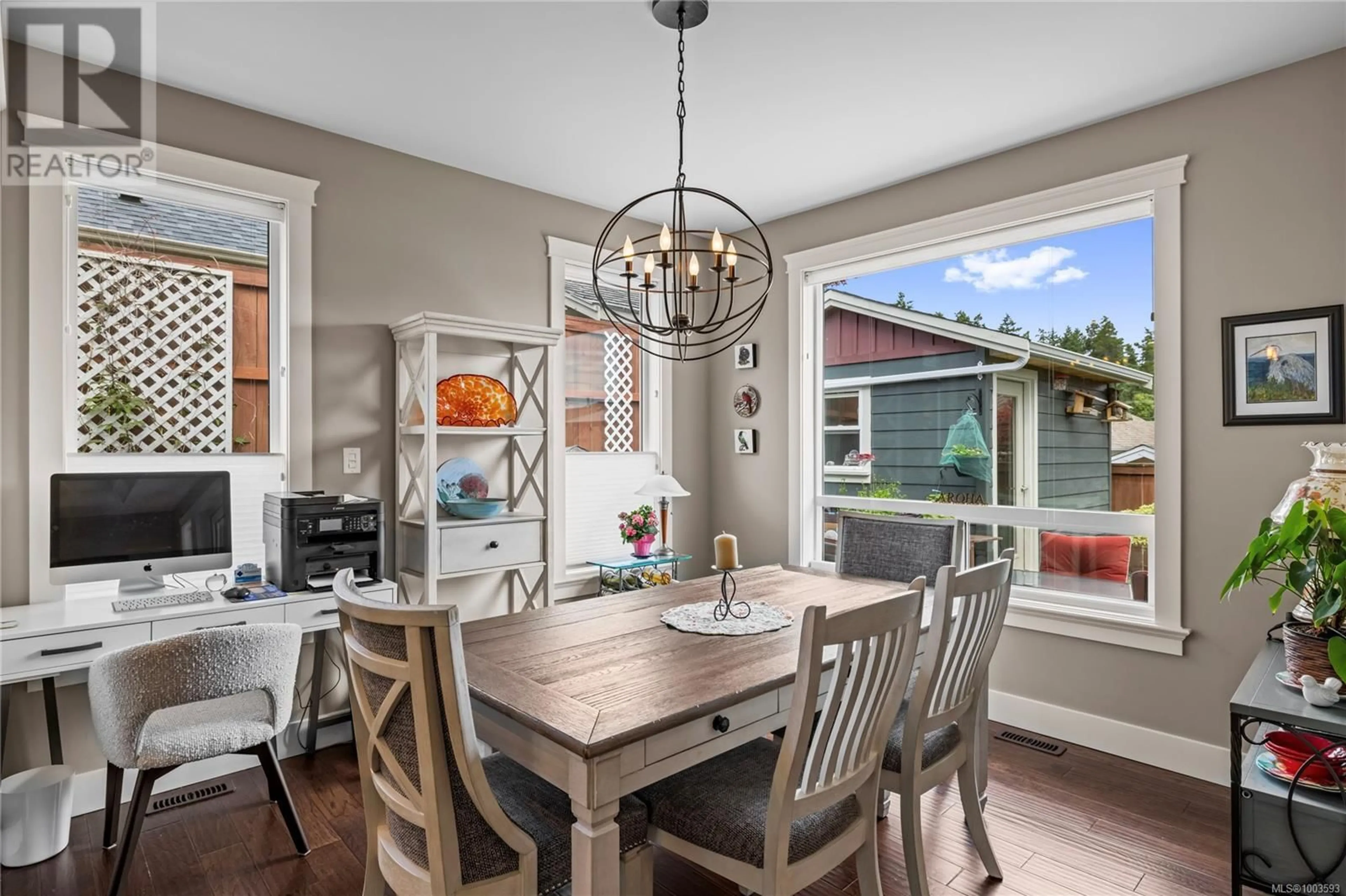 Dining room, wood/laminate floor for 833 RETEGNO AVENUE, Parksville British Columbia V9P0C3