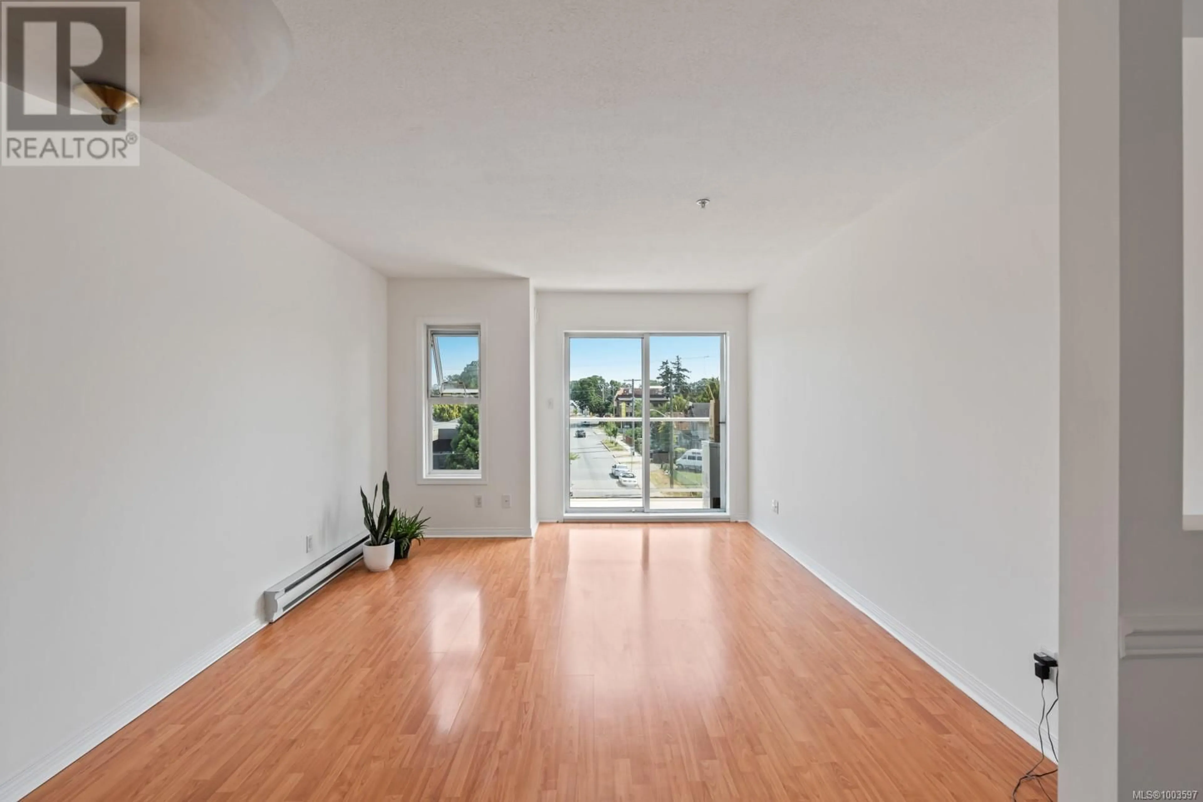 Unknown for 402 - 1536 HILLSIDE AVENUE, Victoria British Columbia V8T2C2