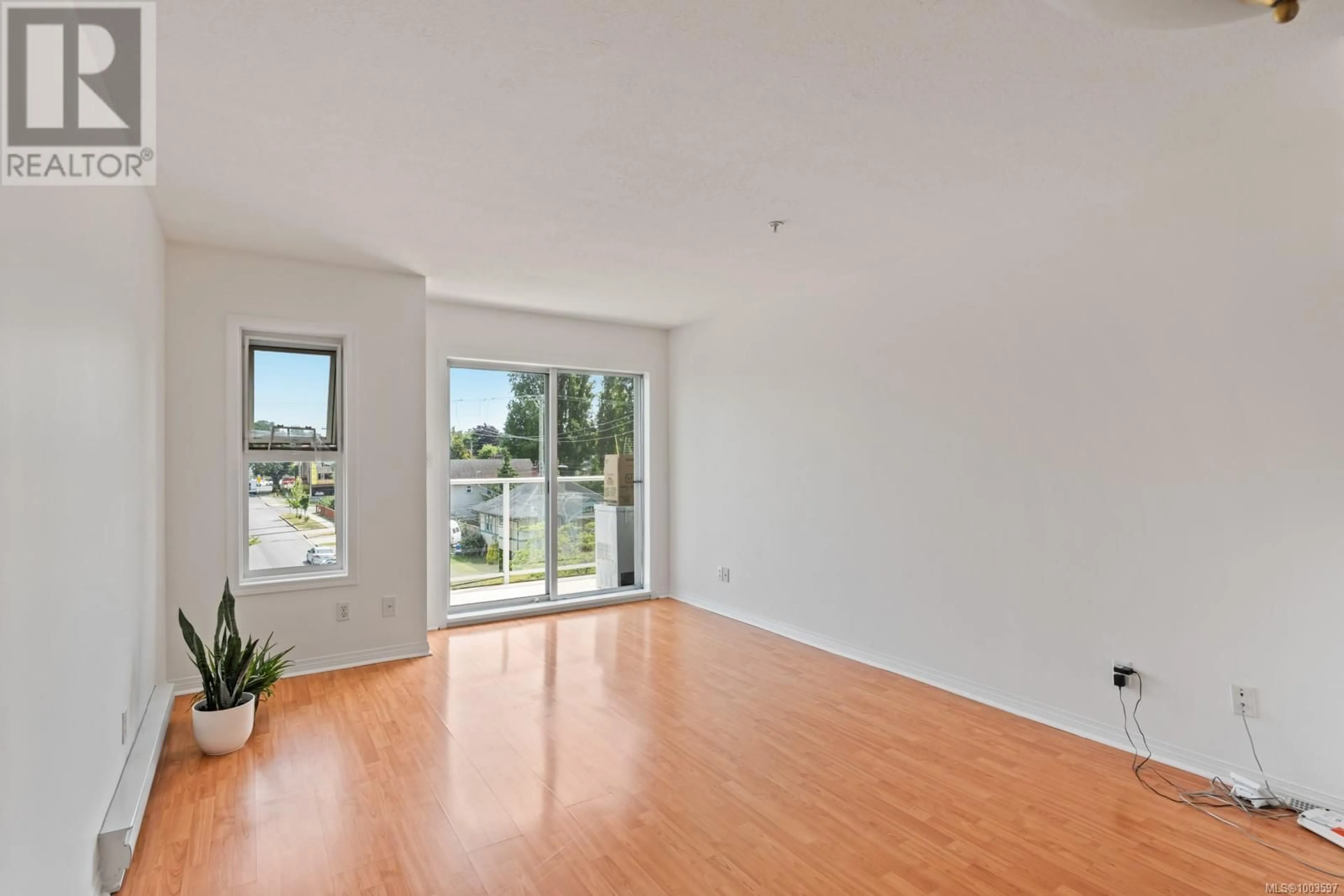 A pic of a room for 402 - 1536 HILLSIDE AVENUE, Victoria British Columbia V8T2C2