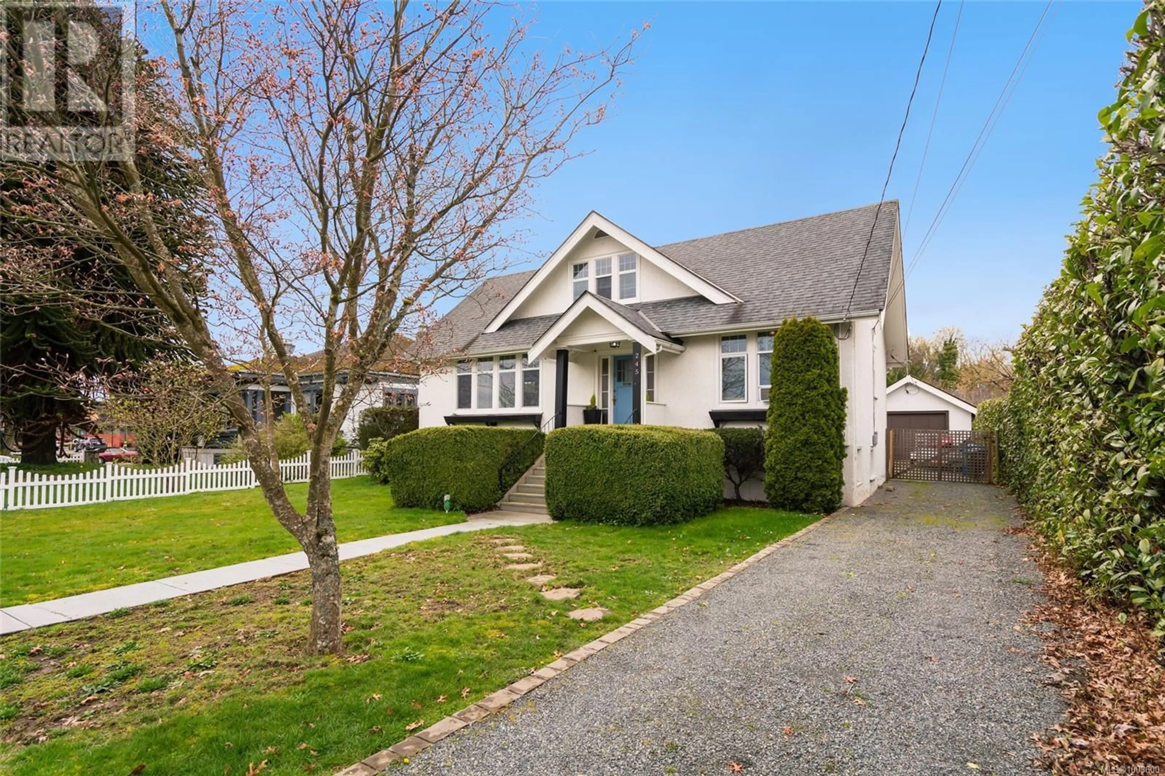 Home with vinyl exterior material, street for 245 VANCOUVER AVENUE, Nanaimo British Columbia V9S4E9