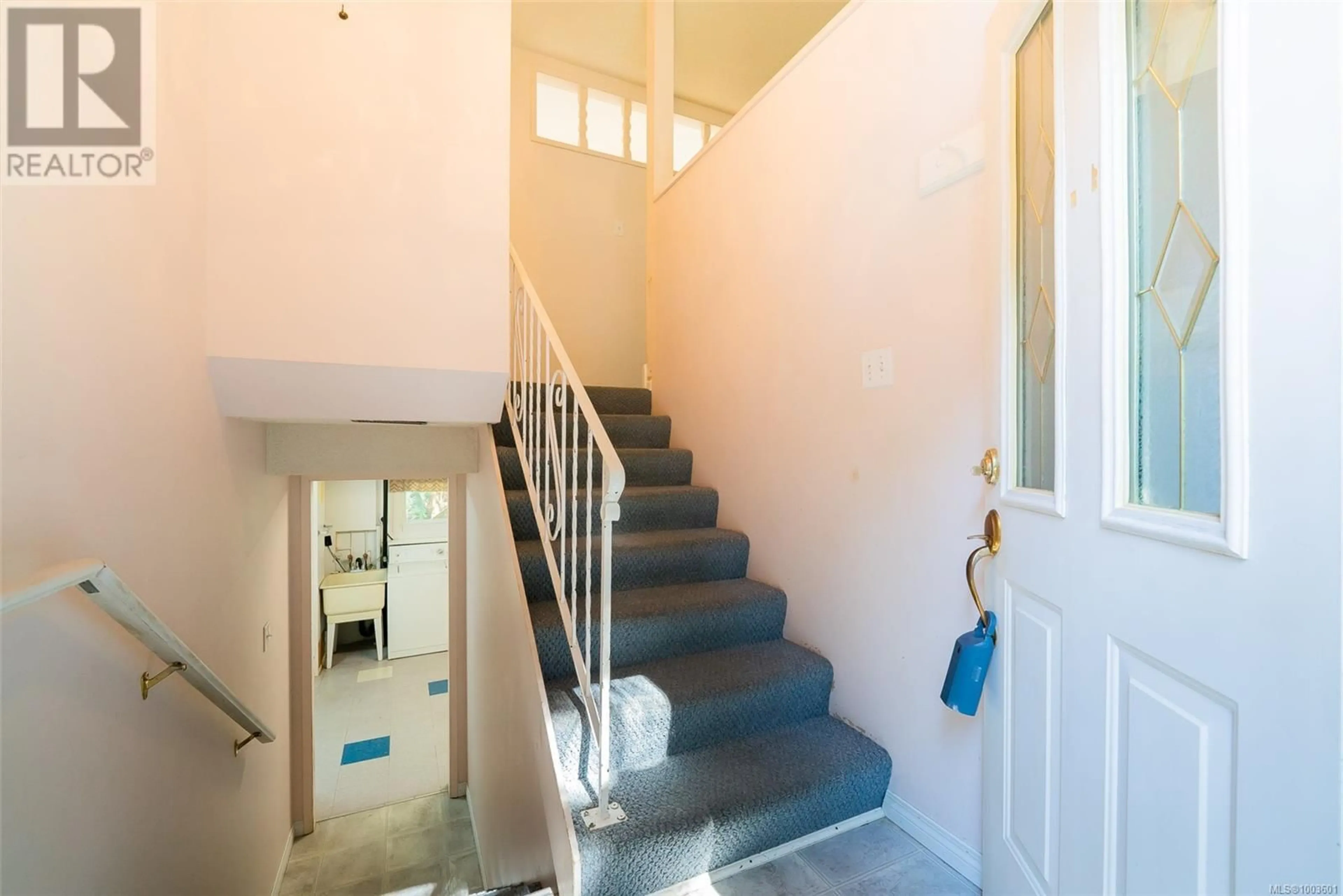 Indoor foyer for 2702 BEAVER CREEK CRESCENT, Nanaimo British Columbia V9T3K4