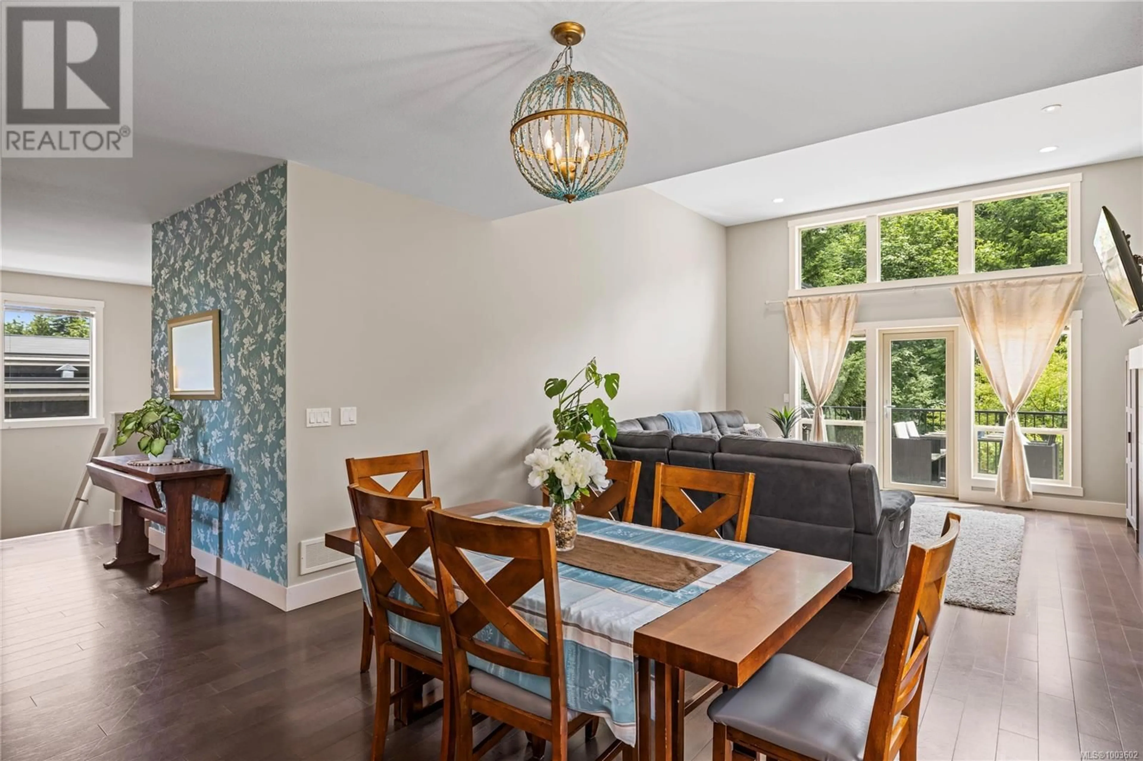Dining room, wood/laminate floor for 204 WESTWOOD ROAD, Nanaimo British Columbia V9R6S3