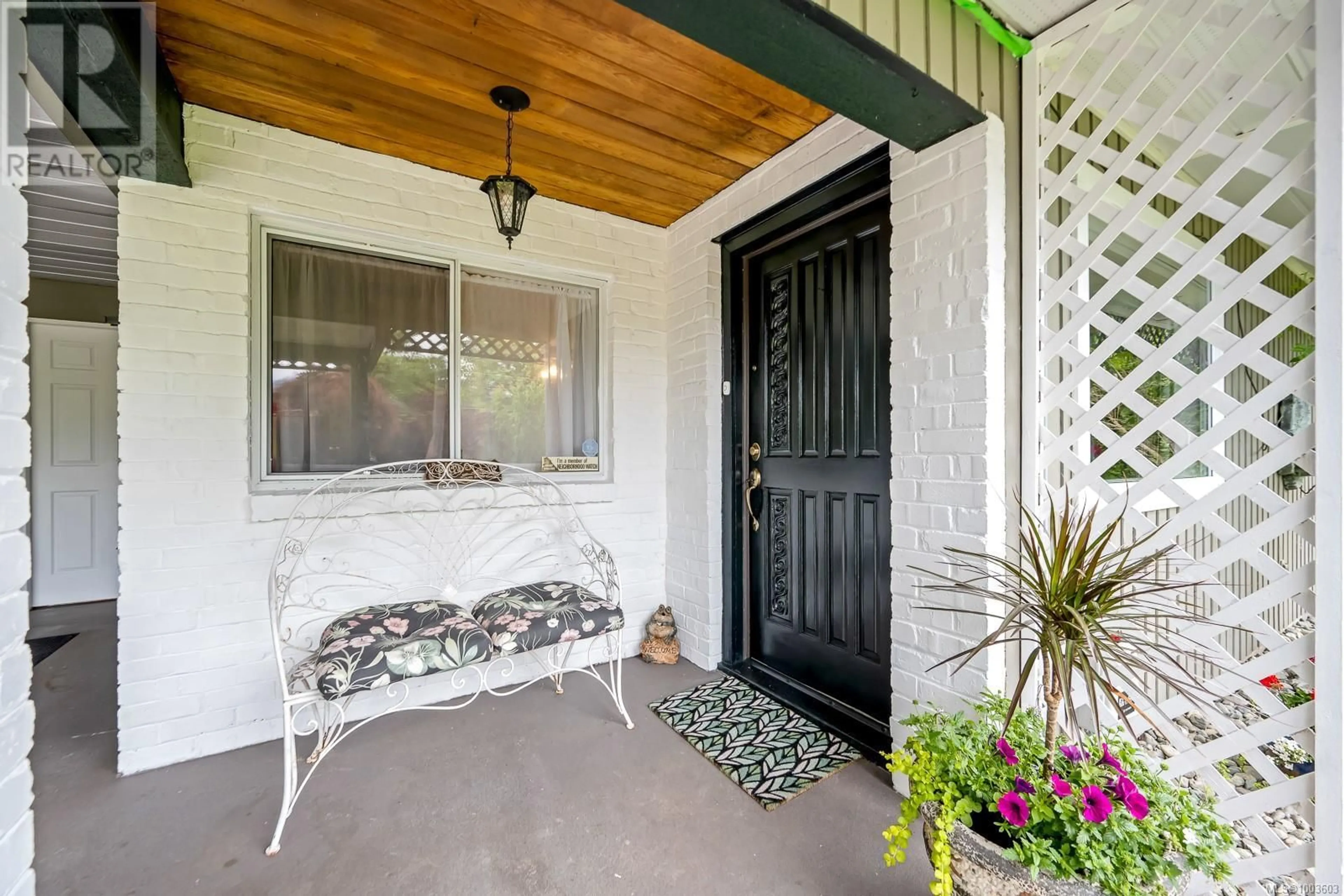 Indoor entryway for 7692 TOZER ROAD, Fanny Bay British Columbia V0R1W0