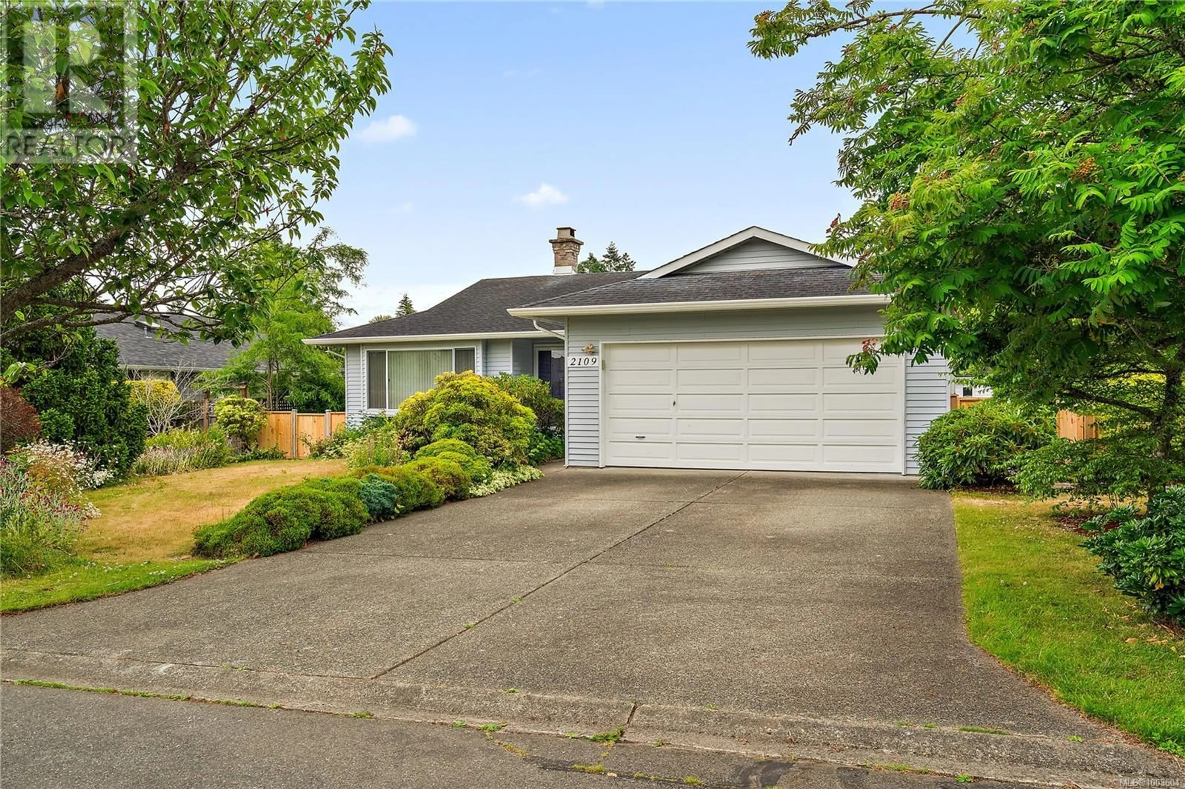 Home with vinyl exterior material, street for 2109 REDWING PLACE, Sidney British Columbia V8L4Z4