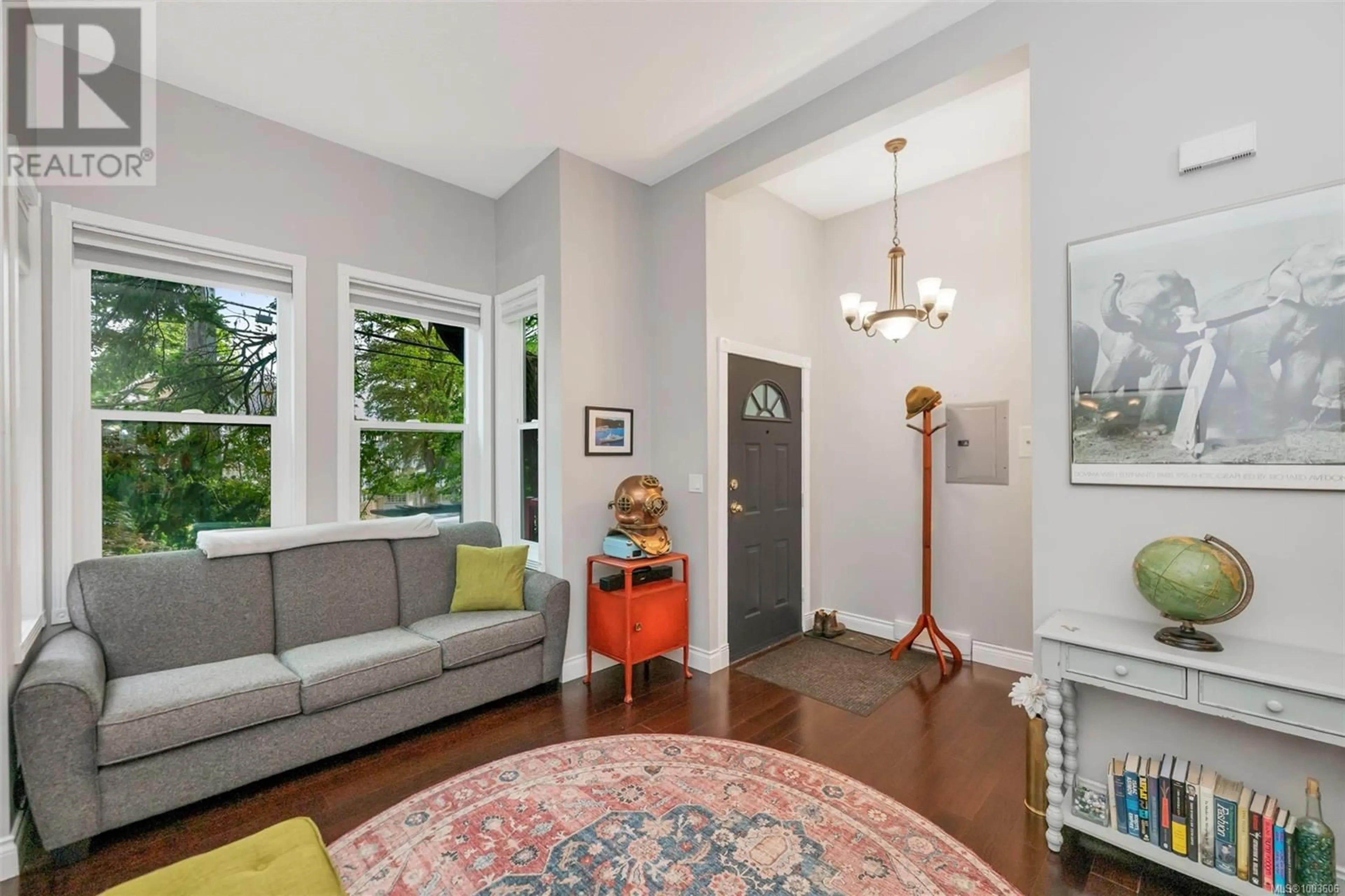 Living room with furniture, unknown for 201 - 1425 FORT STREET, Victoria British Columbia V8S1Z2