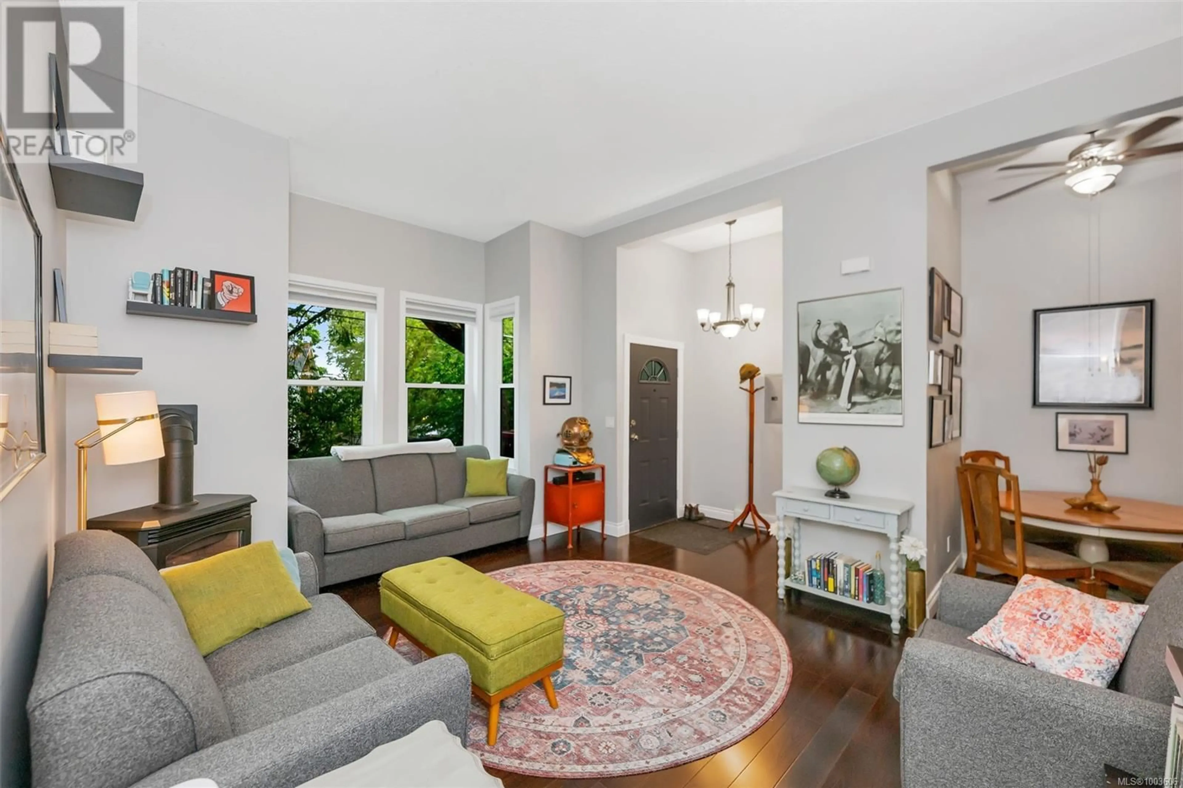 Living room with furniture, unknown for 201 - 1425 FORT STREET, Victoria British Columbia V8S1Z2