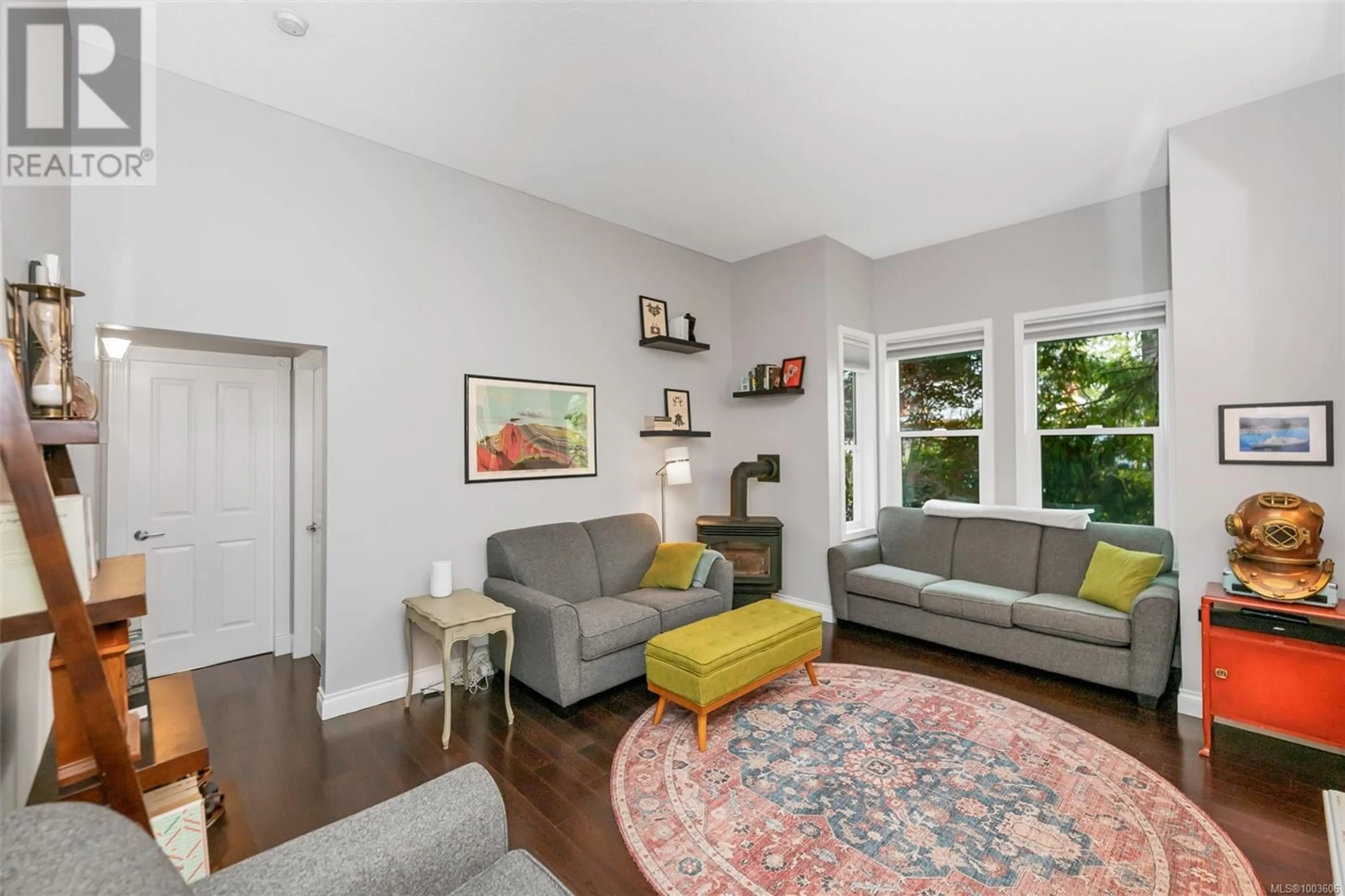 Living room with furniture, unknown for 201 - 1425 FORT STREET, Victoria British Columbia V8S1Z2