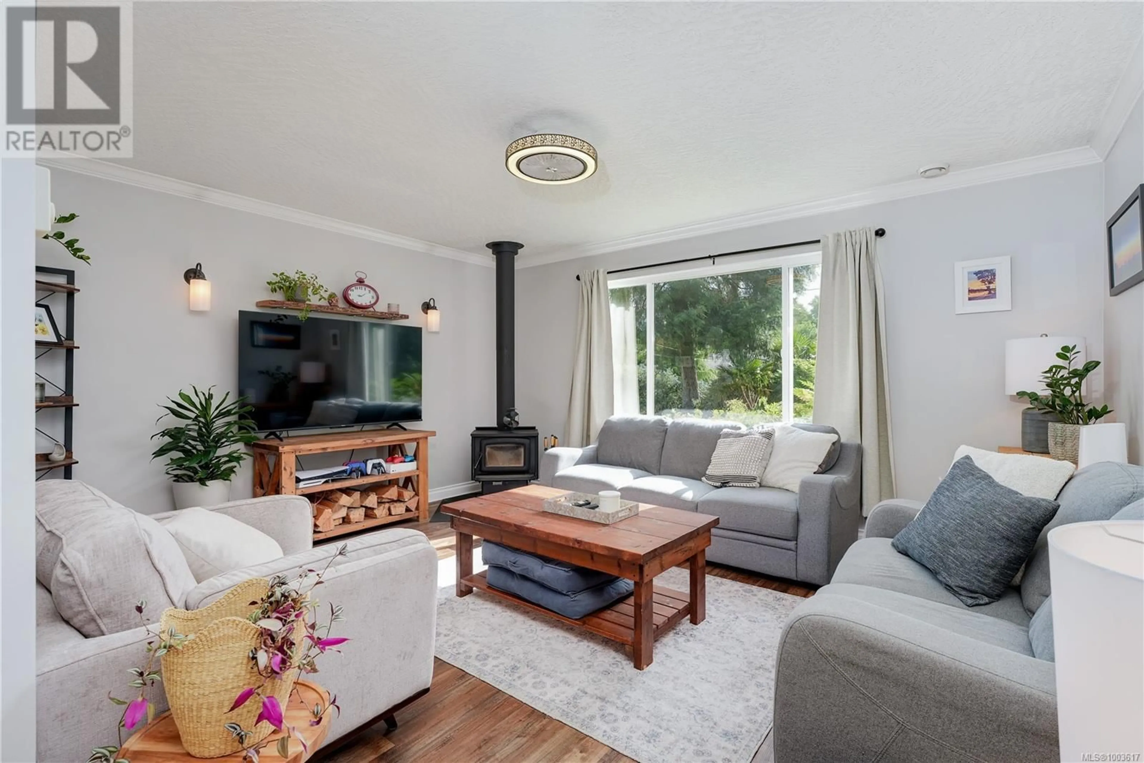 Living room with furniture, wood/laminate floor for 1821 BROOKS ROAD, Sooke British Columbia V9Z0P9