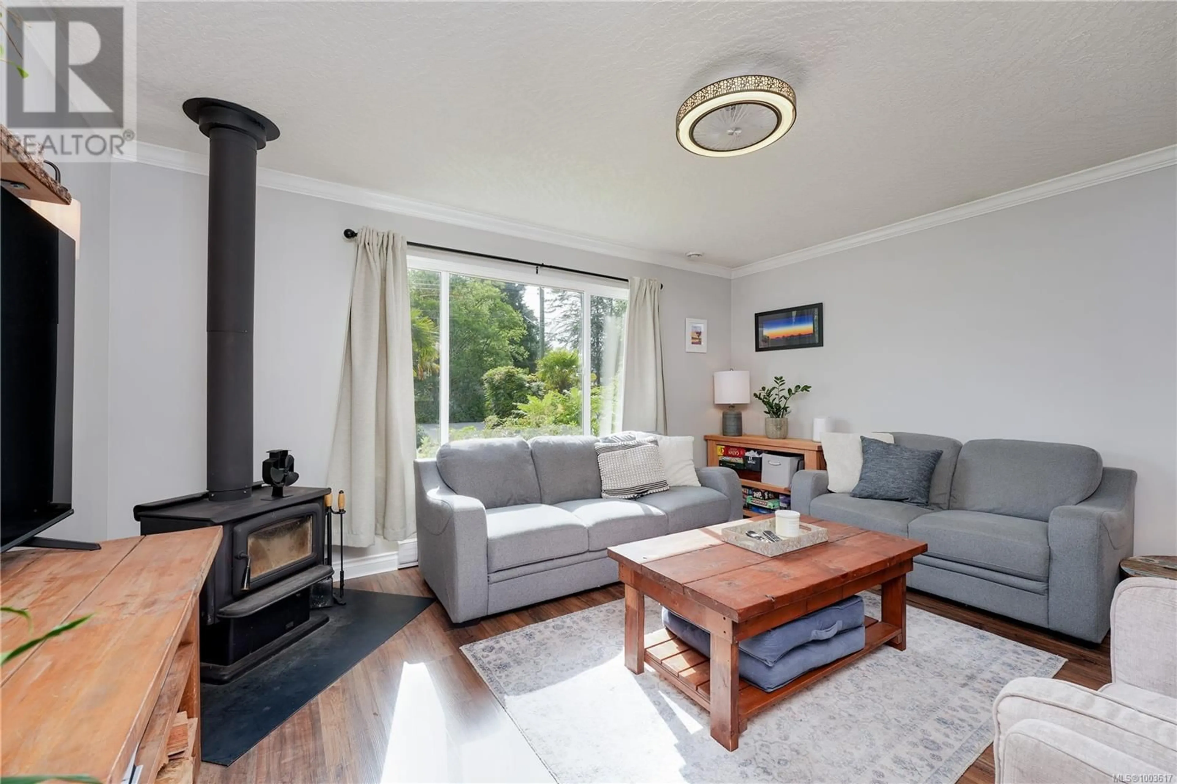 Living room with furniture, wood/laminate floor for 1821 BROOKS ROAD, Sooke British Columbia V9Z0P9
