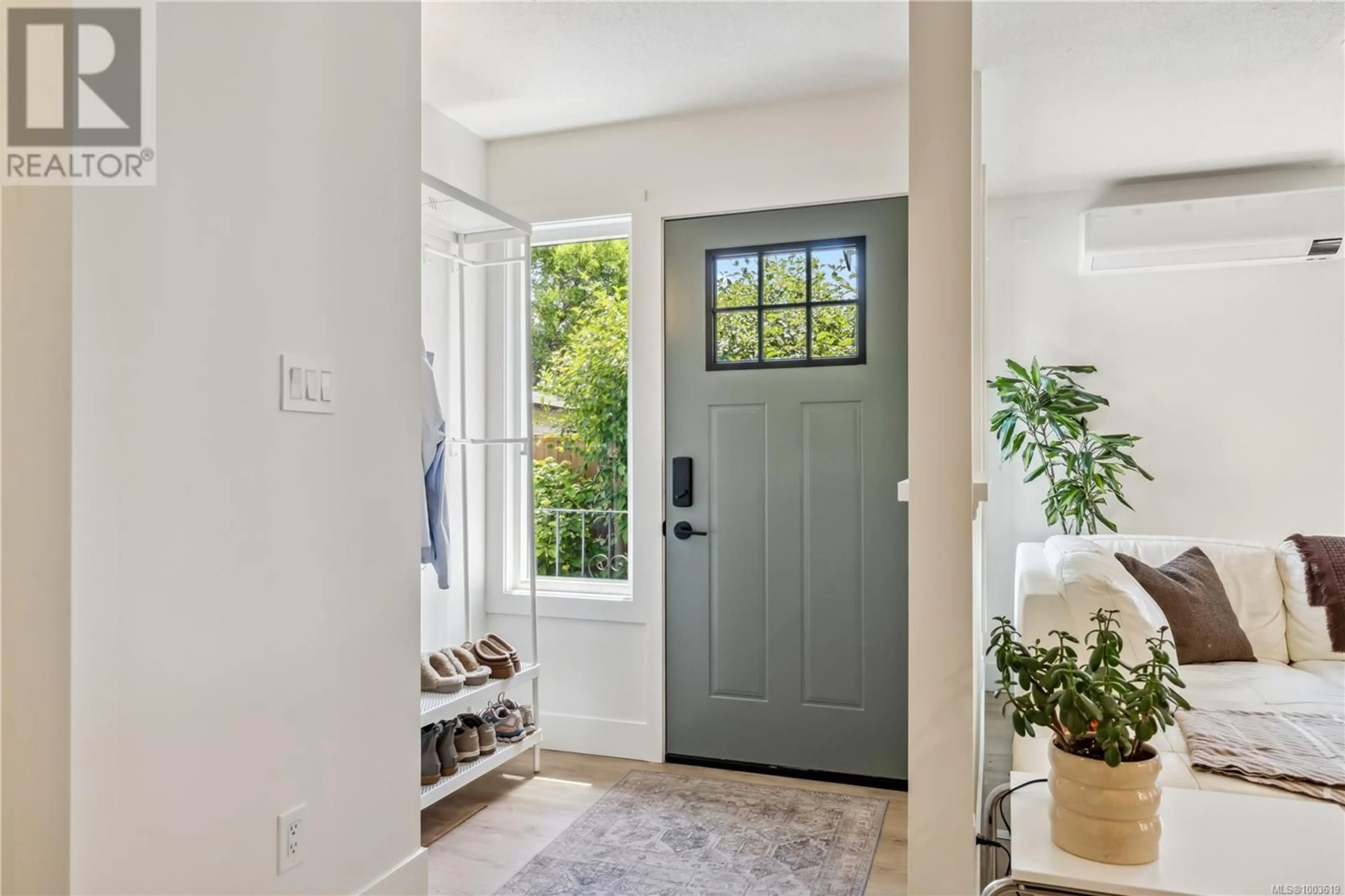 Indoor entryway for 9456 BRAUN CRESCENT, Sidney British Columbia V8L4Y1