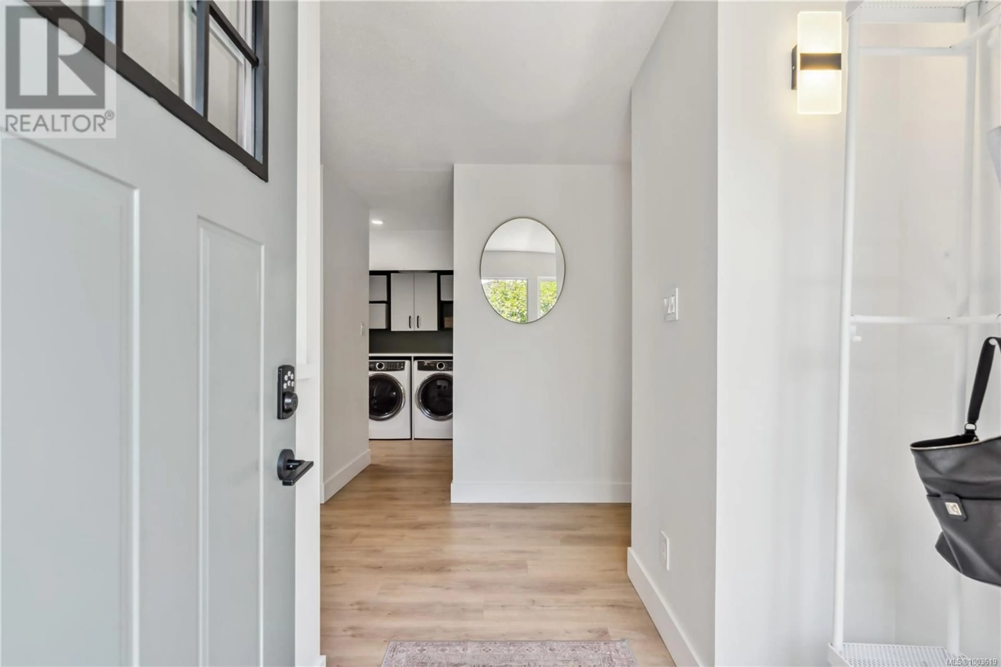 Indoor entryway for 9456 BRAUN CRESCENT, Sidney British Columbia V8L4Y1