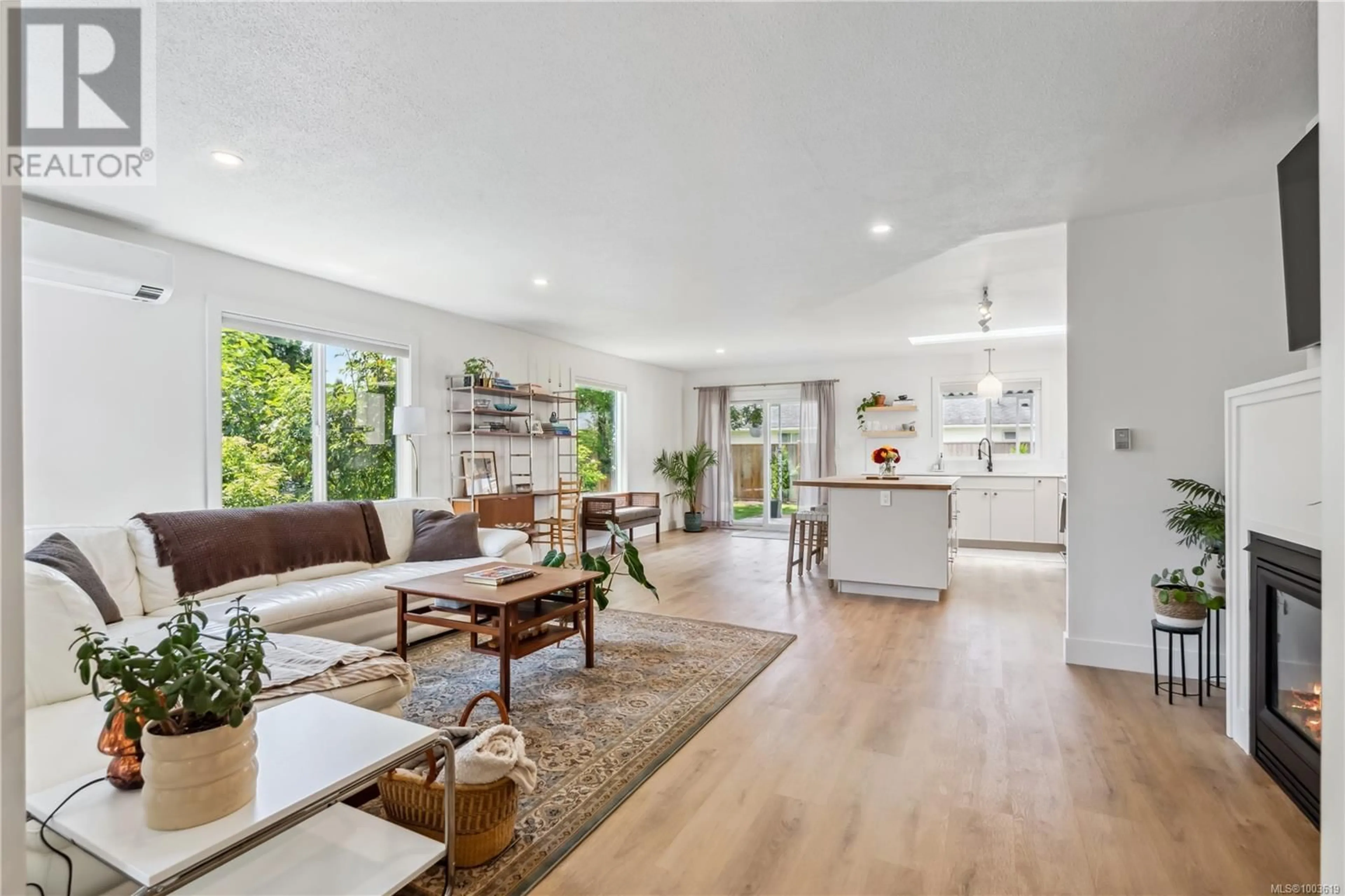 Living room with furniture, unknown for 9456 BRAUN CRESCENT, Sidney British Columbia V8L4Y1