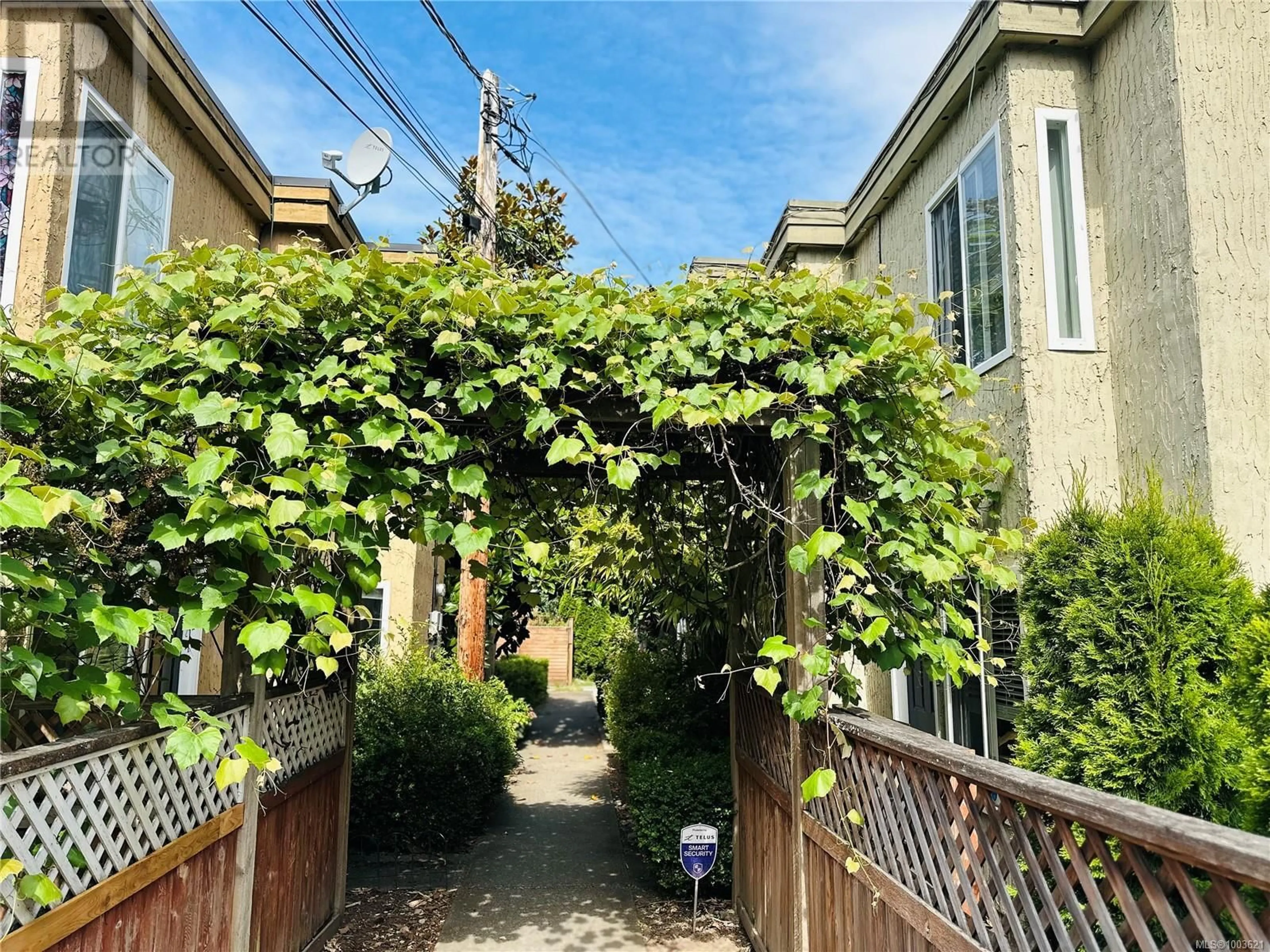 Patio, street for B - 2974 PICKFORD ROAD, Colwood British Columbia V9B2K7