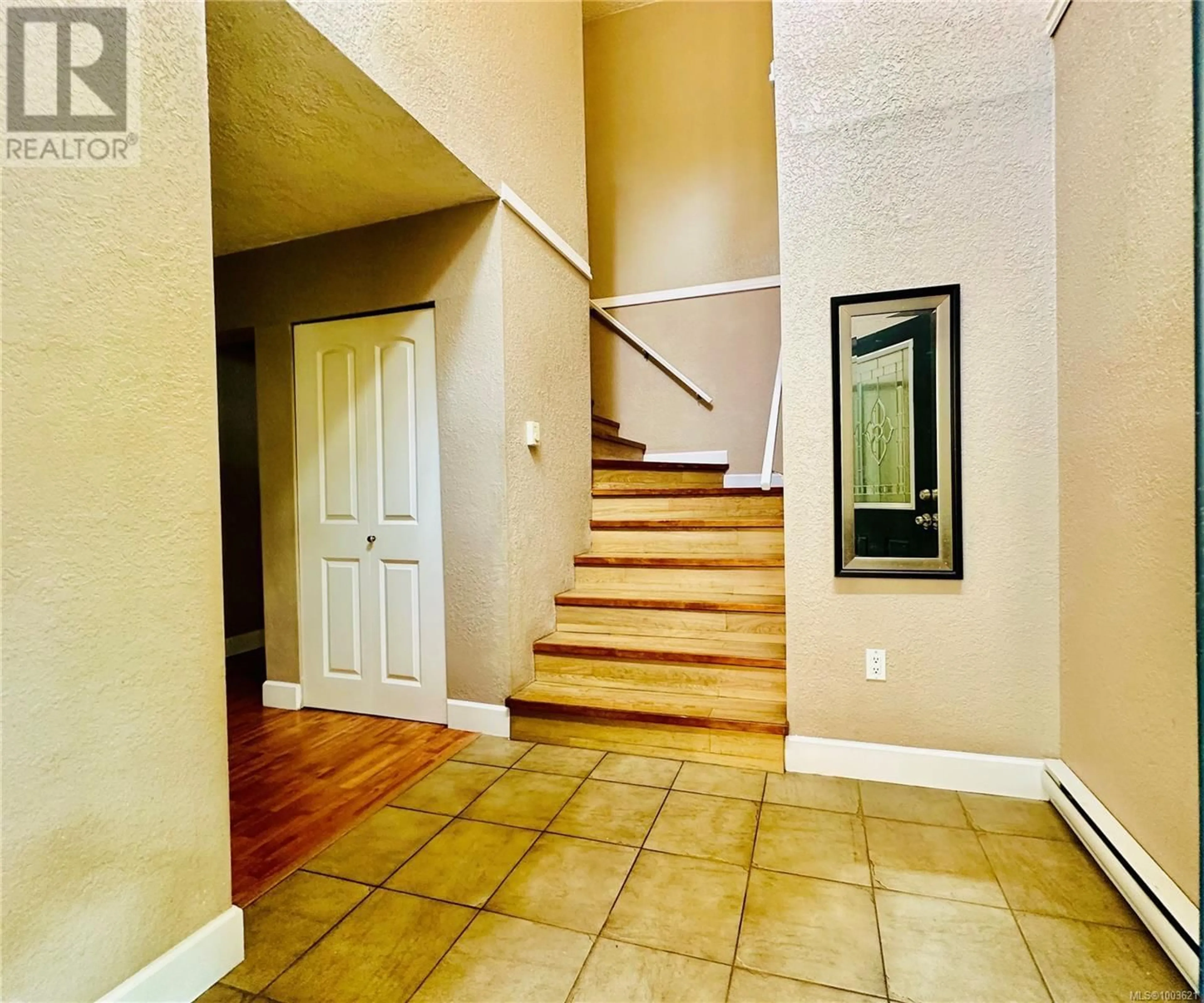 Indoor foyer for B - 2974 PICKFORD ROAD, Colwood British Columbia V9B2K7