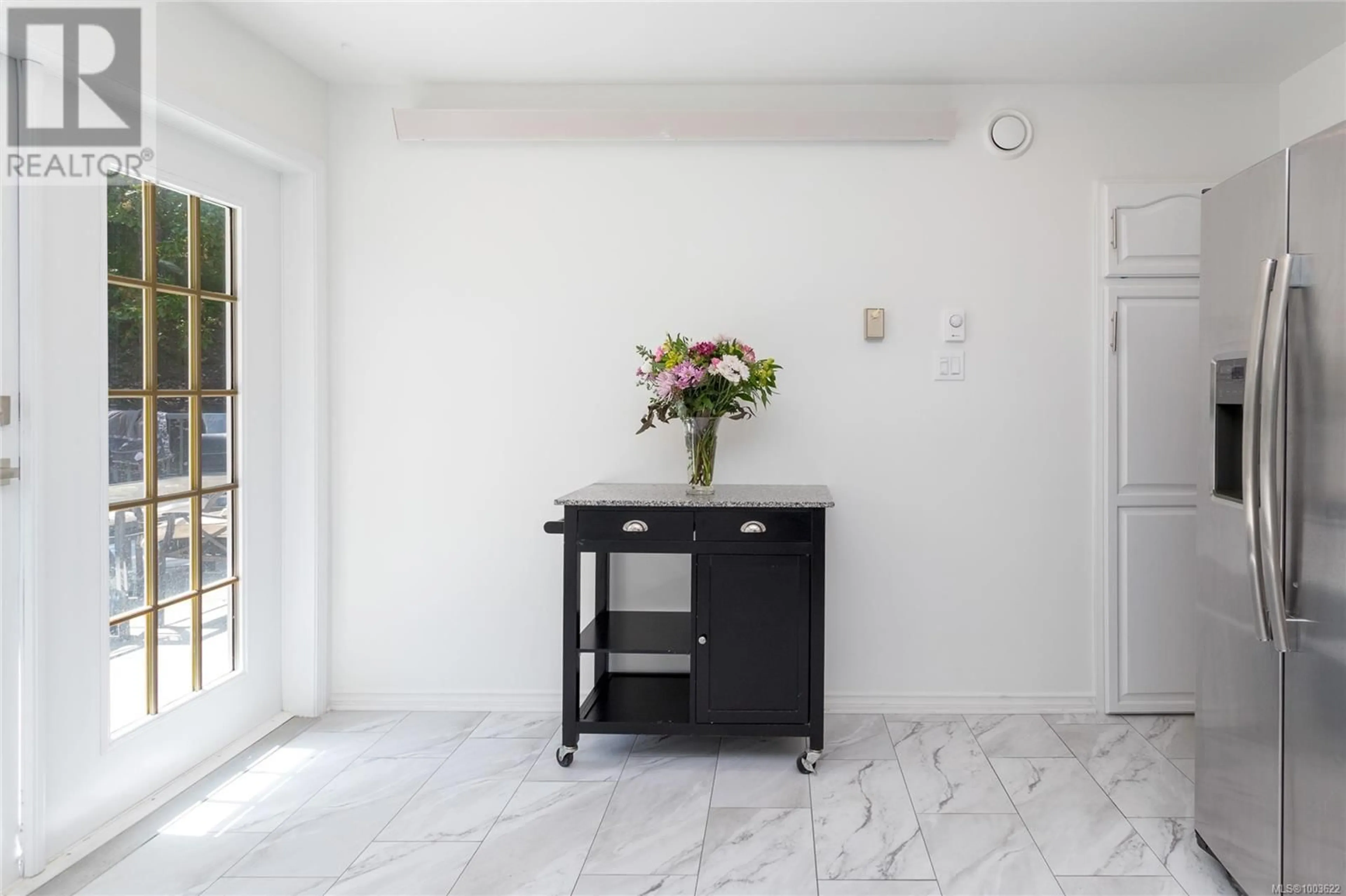 Indoor entryway for 1661 BARRETT DRIVE, North Saanich British Columbia V8L4Z1