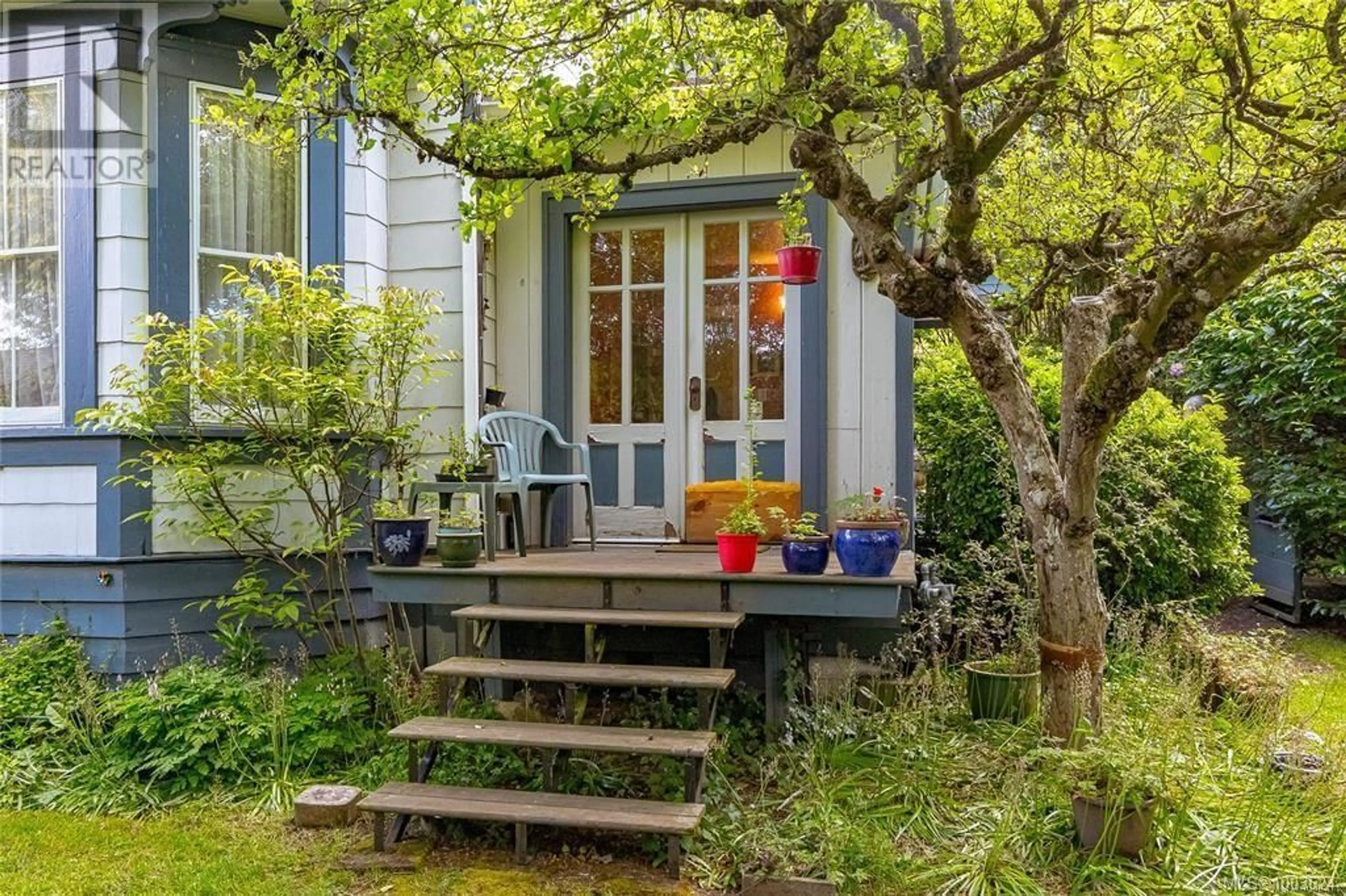 Patio, street for 1794 MIDGARD AVENUE, Saanich British Columbia V8P2Y9