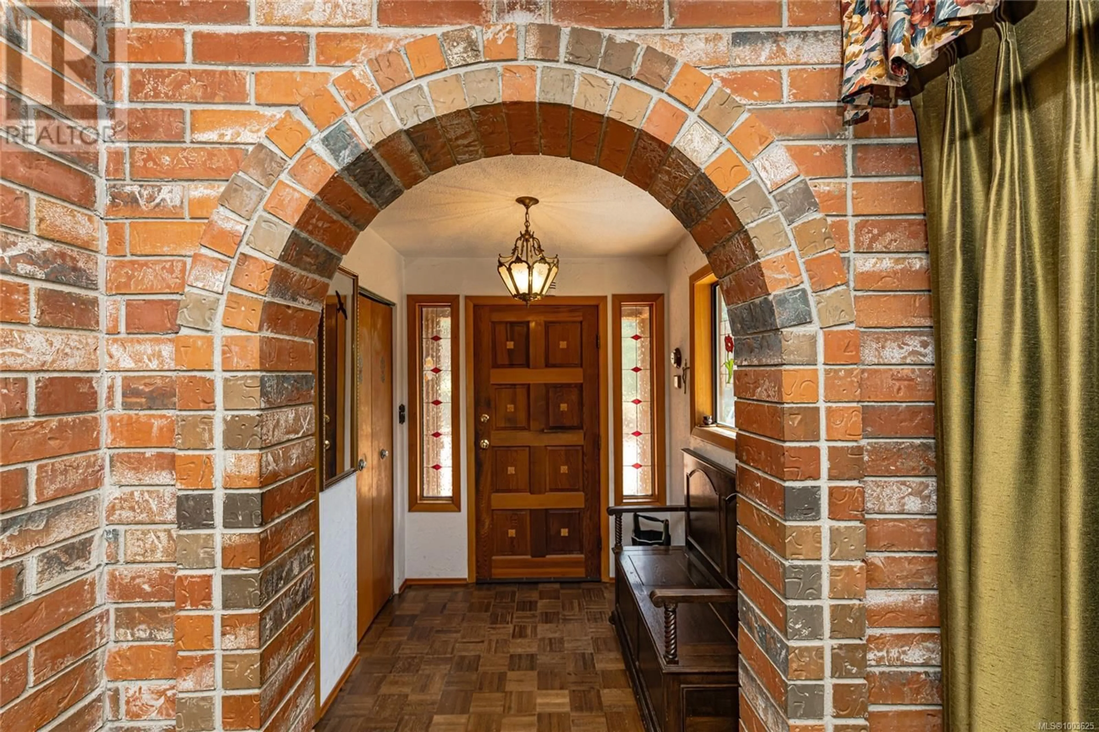 Indoor entryway for 410 LANGS ROAD, Salt Spring British Columbia V8K1N3