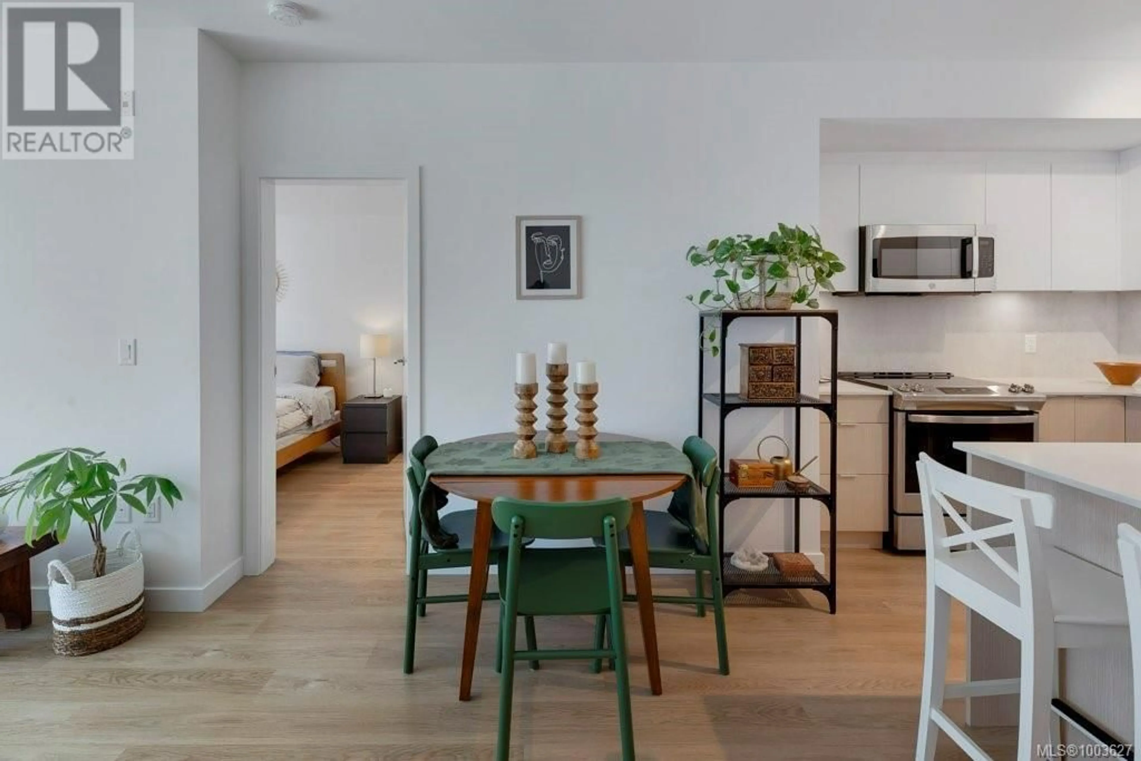 Dining room, wood/laminate floor for 418 - 1115 JOHNSON STREET, Victoria British Columbia V8V3M9