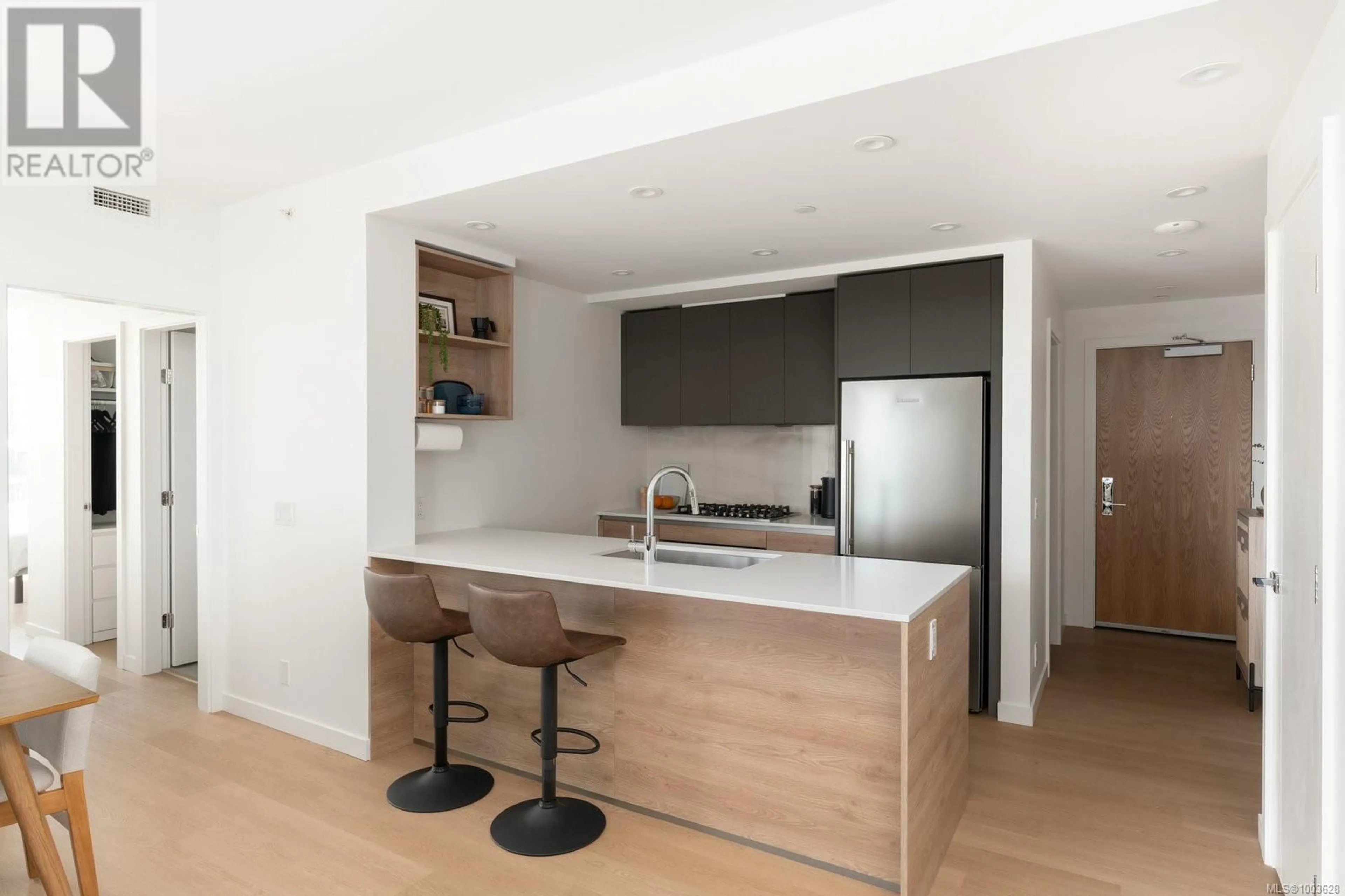 Contemporary kitchen, unknown for 402 - 363 TYEE ROAD, Victoria British Columbia V9A0B5