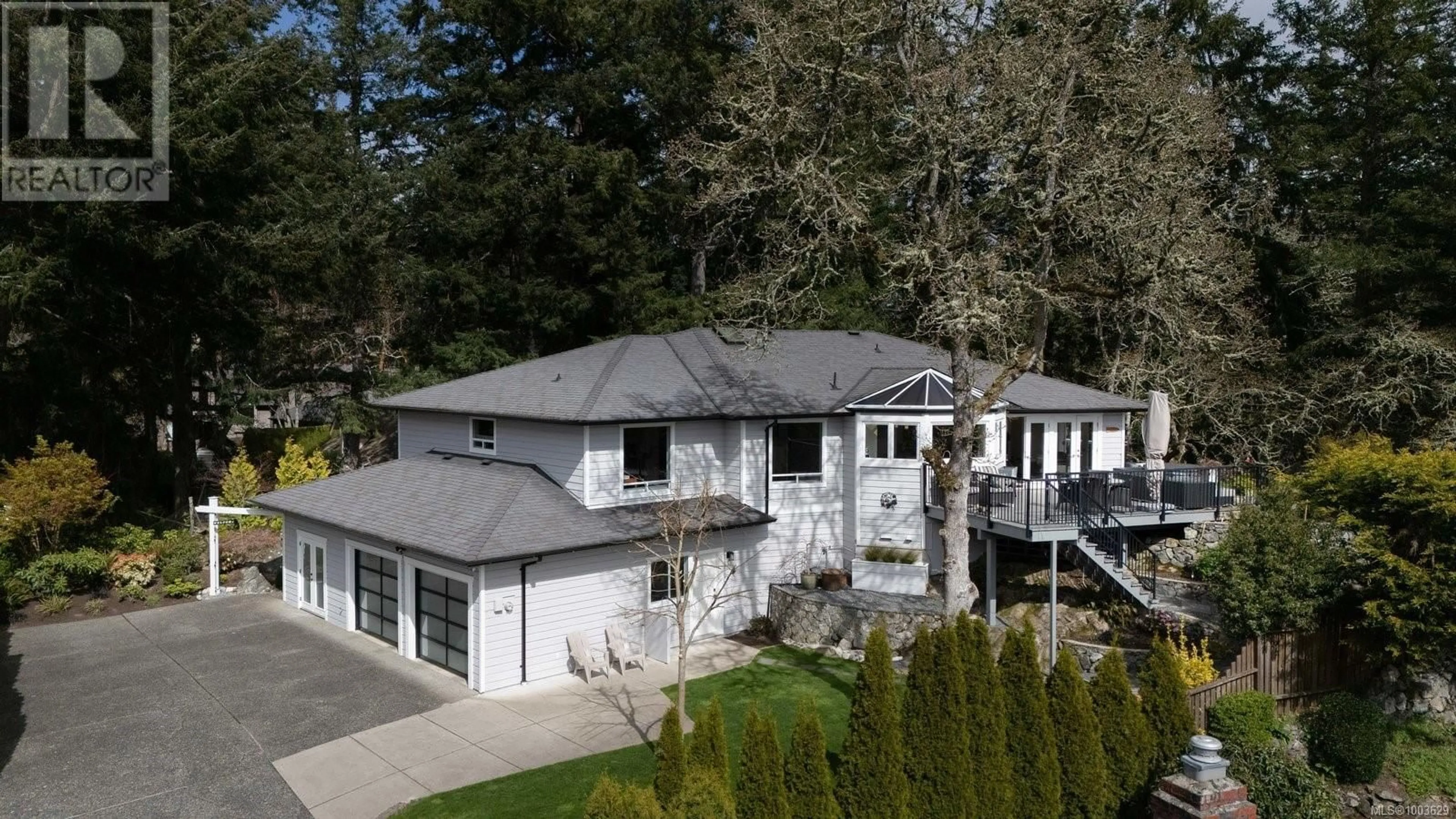 A pic from outside/outdoor area/front of a property/back of a property/a pic from drone, unknown for 1006 PHEASANTWOOD PLACE, Saanich British Columbia V8X4Z3