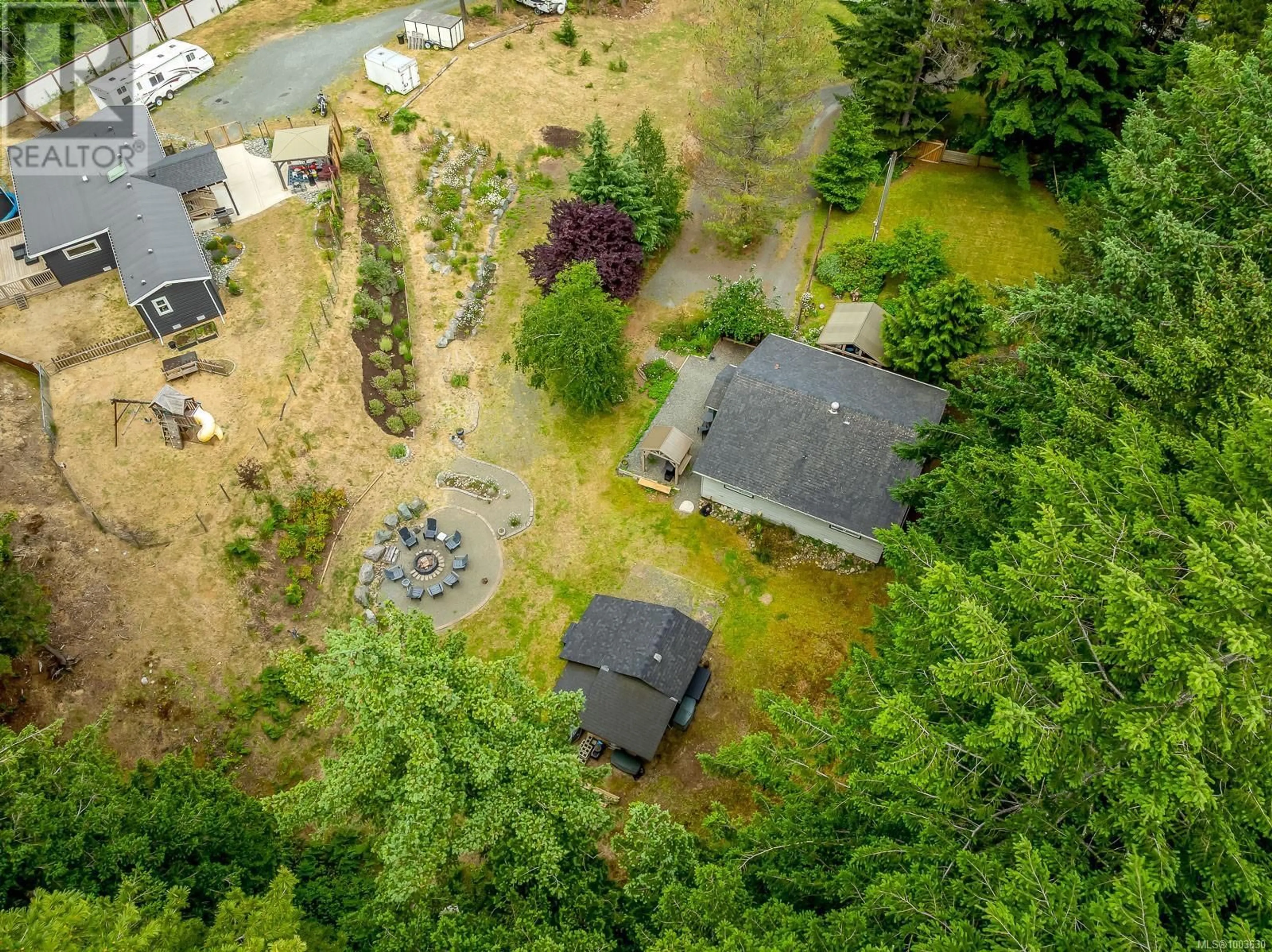 A pic from outside/outdoor area/front of a property/back of a property/a pic from drone, unknown for 677, 693 BRENT ROAD, Comox British Columbia V9M3V9