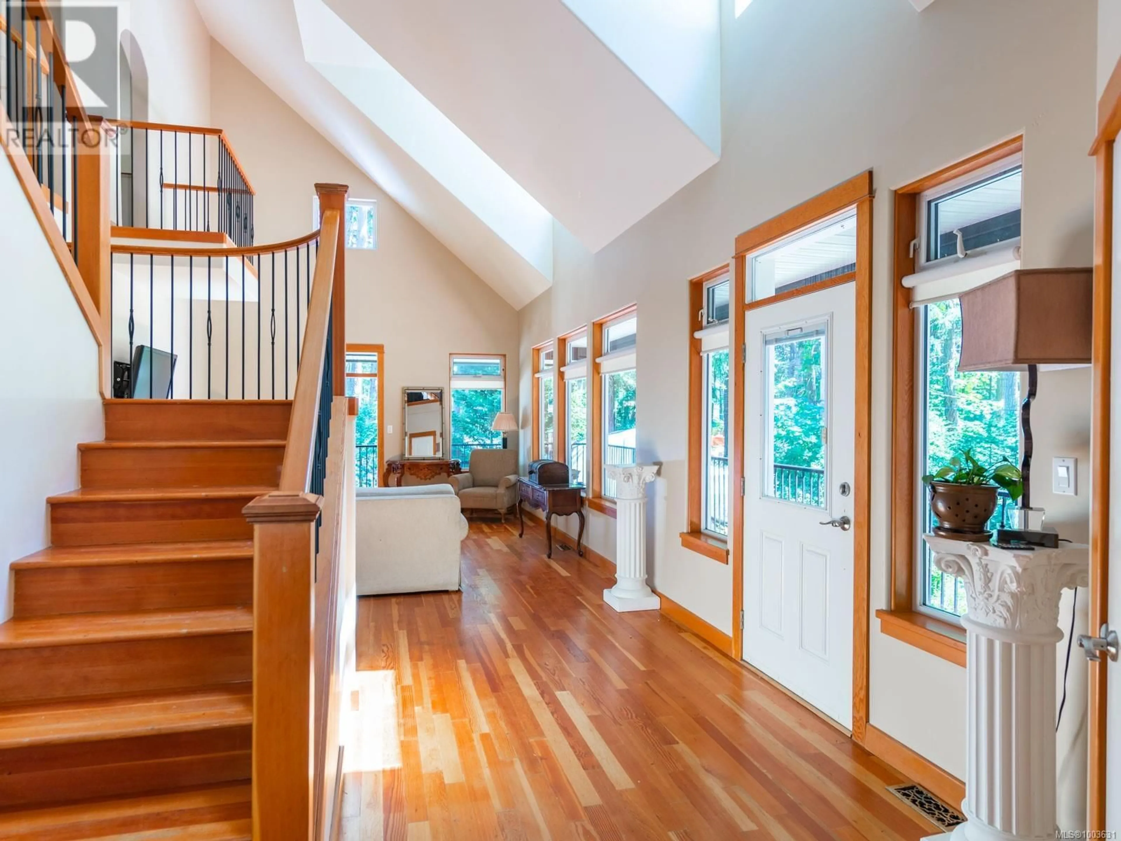 Indoor entryway for 8 PIRATE PLACE, Protection Island British Columbia V9R6R1