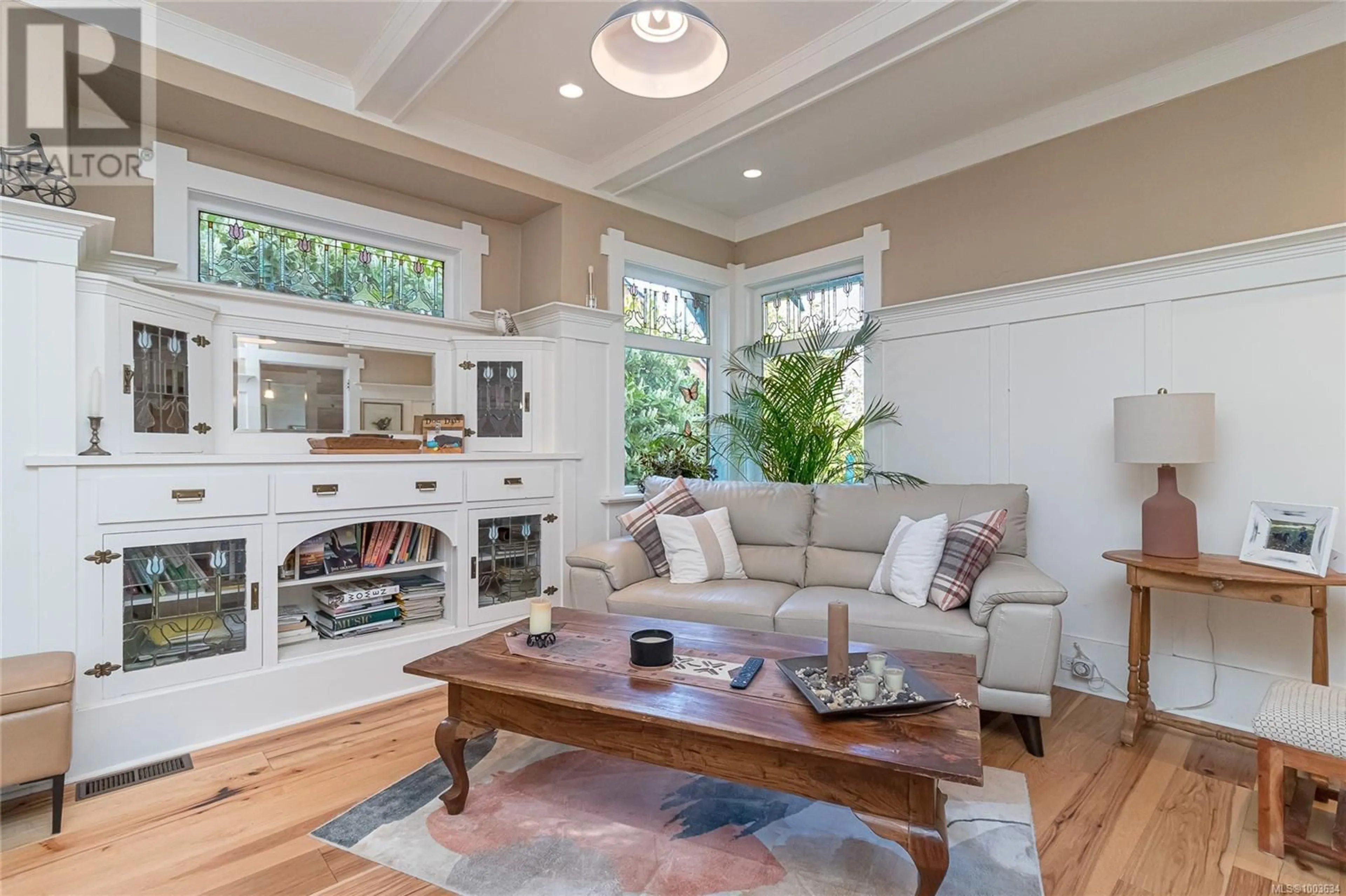 Living room with furniture, unknown for 2921 PRIOR STREET, Victoria British Columbia V8T3Y4