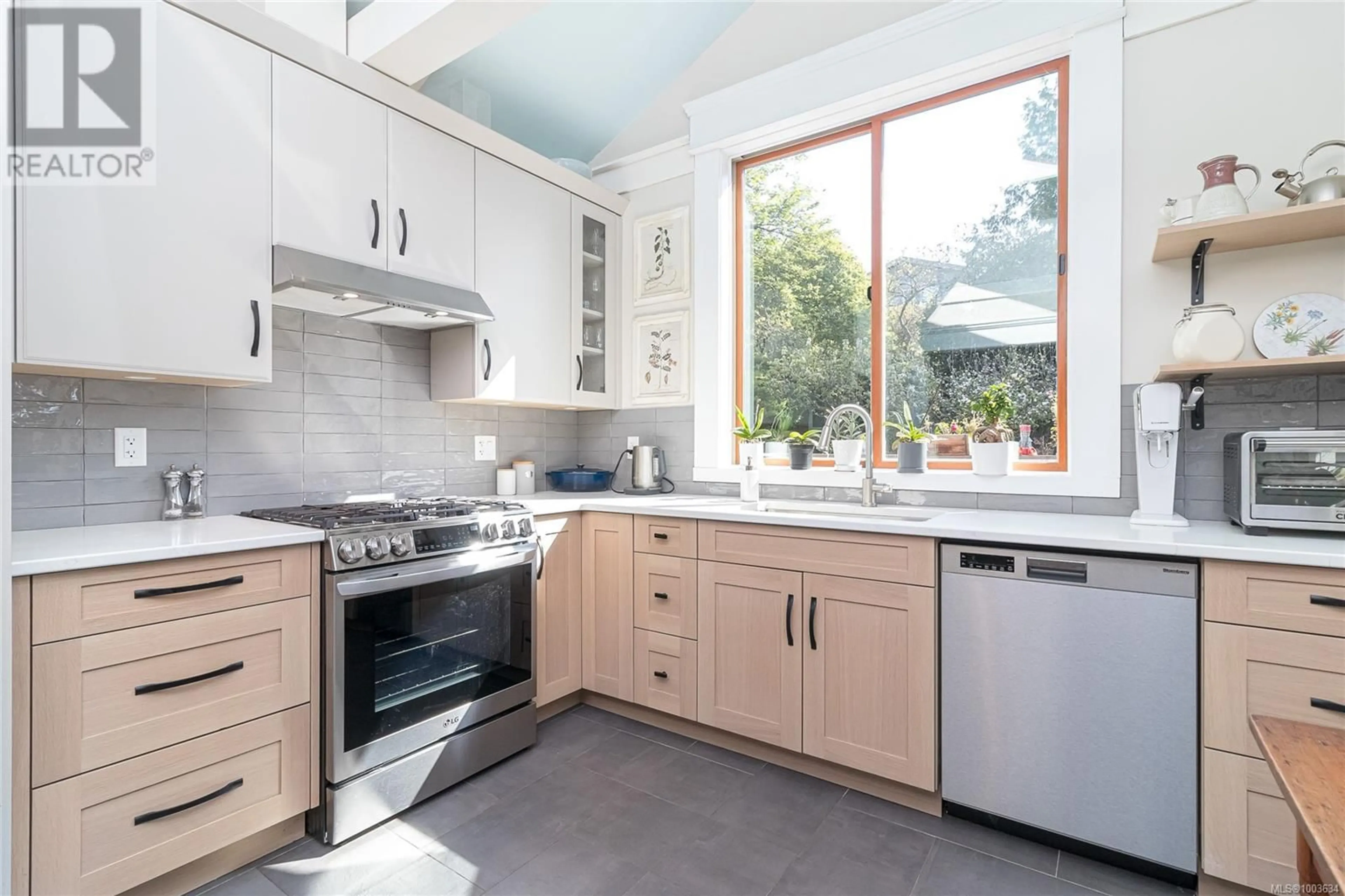 Contemporary kitchen, ceramic/tile floor for 2921 PRIOR STREET, Victoria British Columbia V8T3Y4