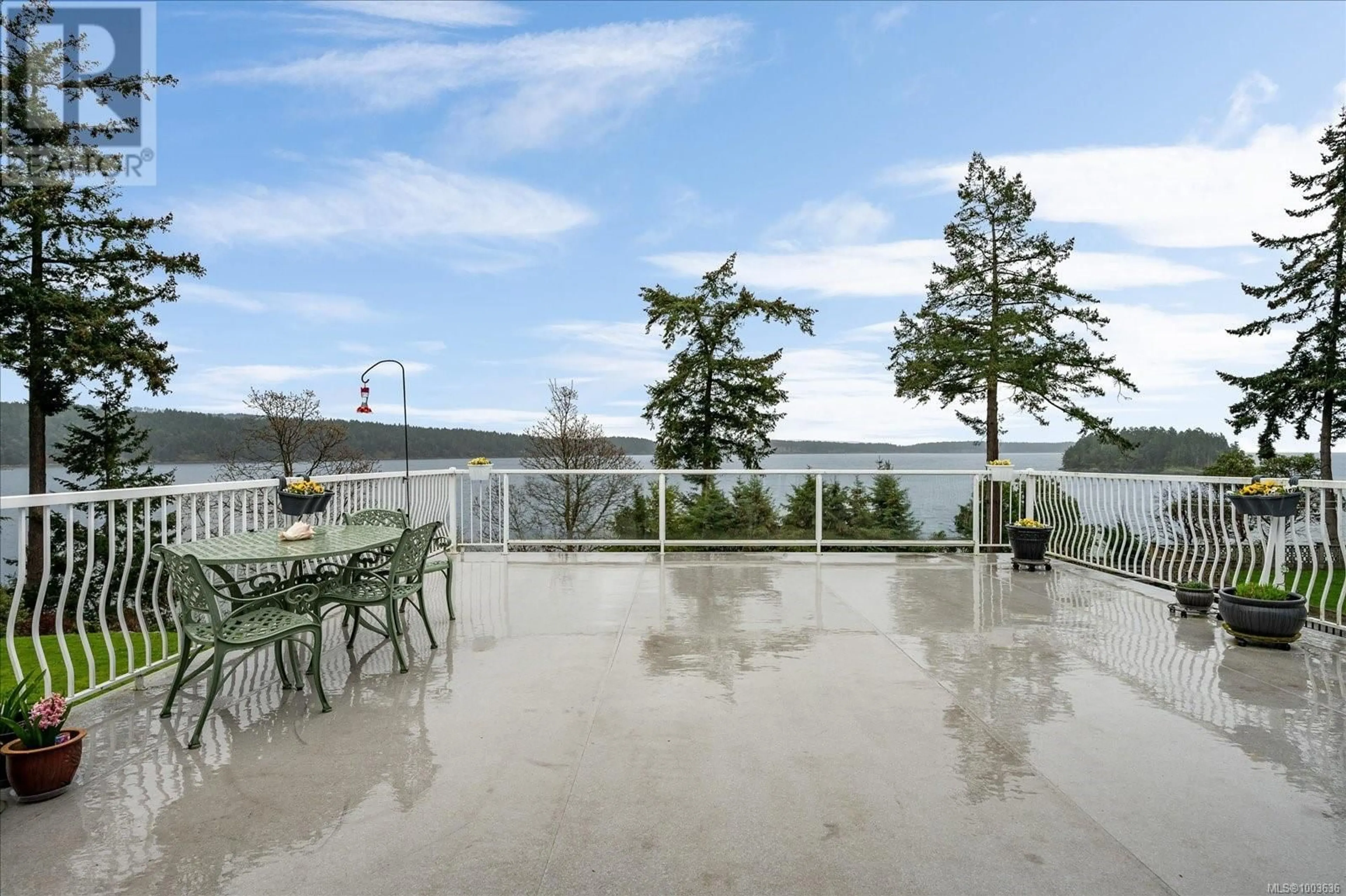 Patio, water/lake/river/ocean view for 1424 SEASPRAY BOULEVARD, Nanaimo British Columbia V9X1P5