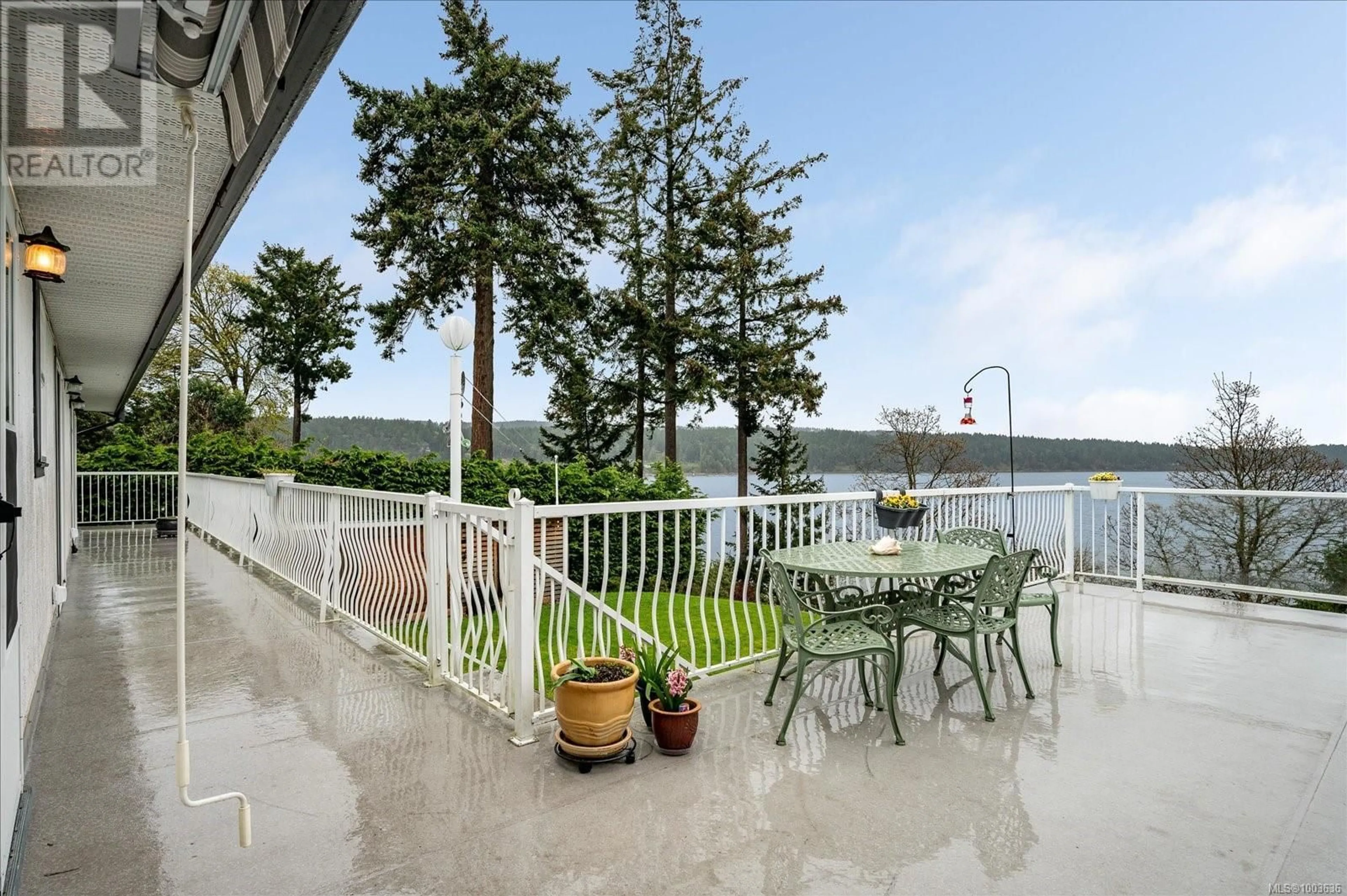 Patio, water/lake/river/ocean view for 1424 SEASPRAY BOULEVARD, Nanaimo British Columbia V9X1P5