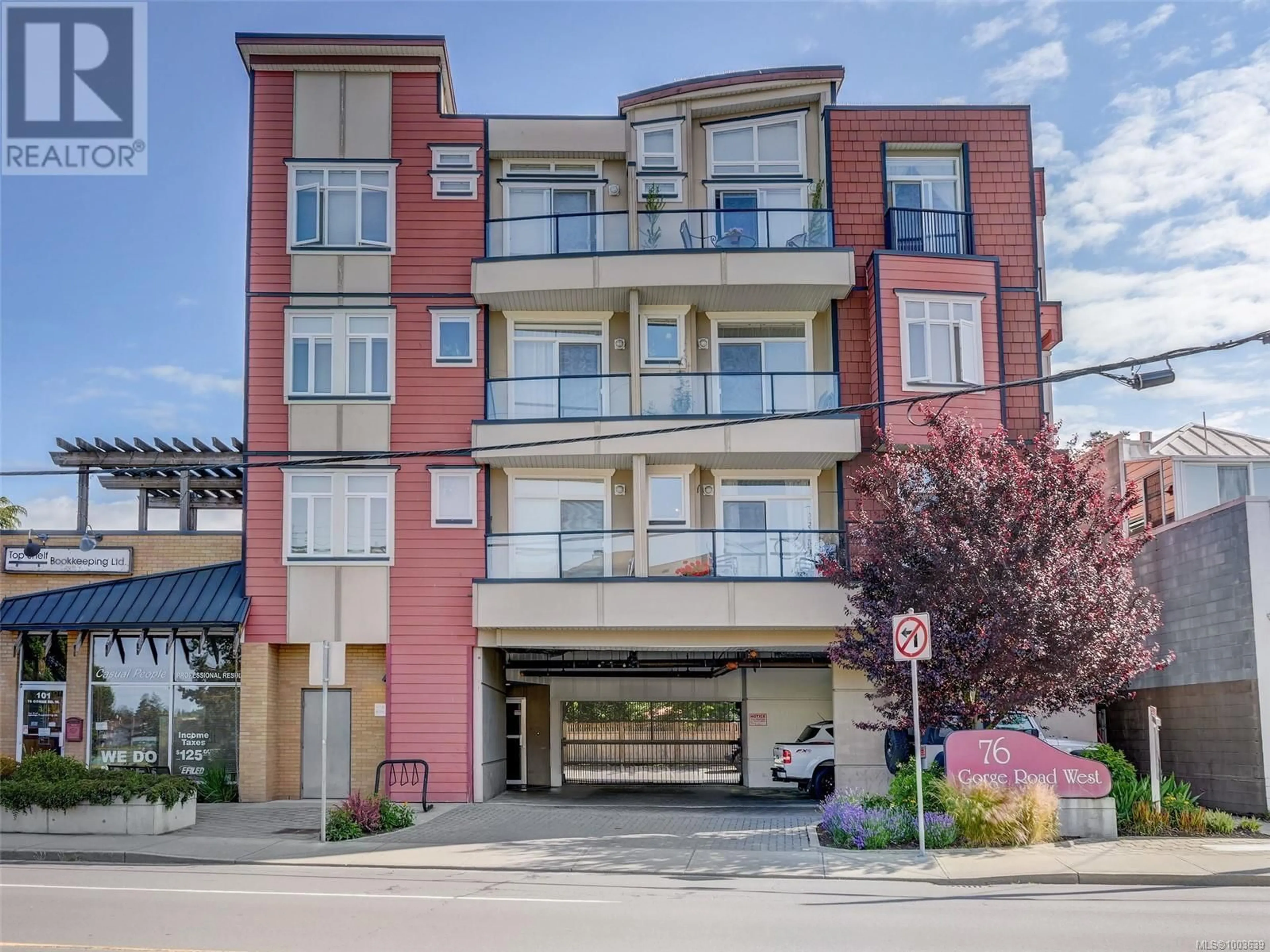 Unknown for 303 - 76 GORGE ROAD WEST, Saanich British Columbia V9A1M1