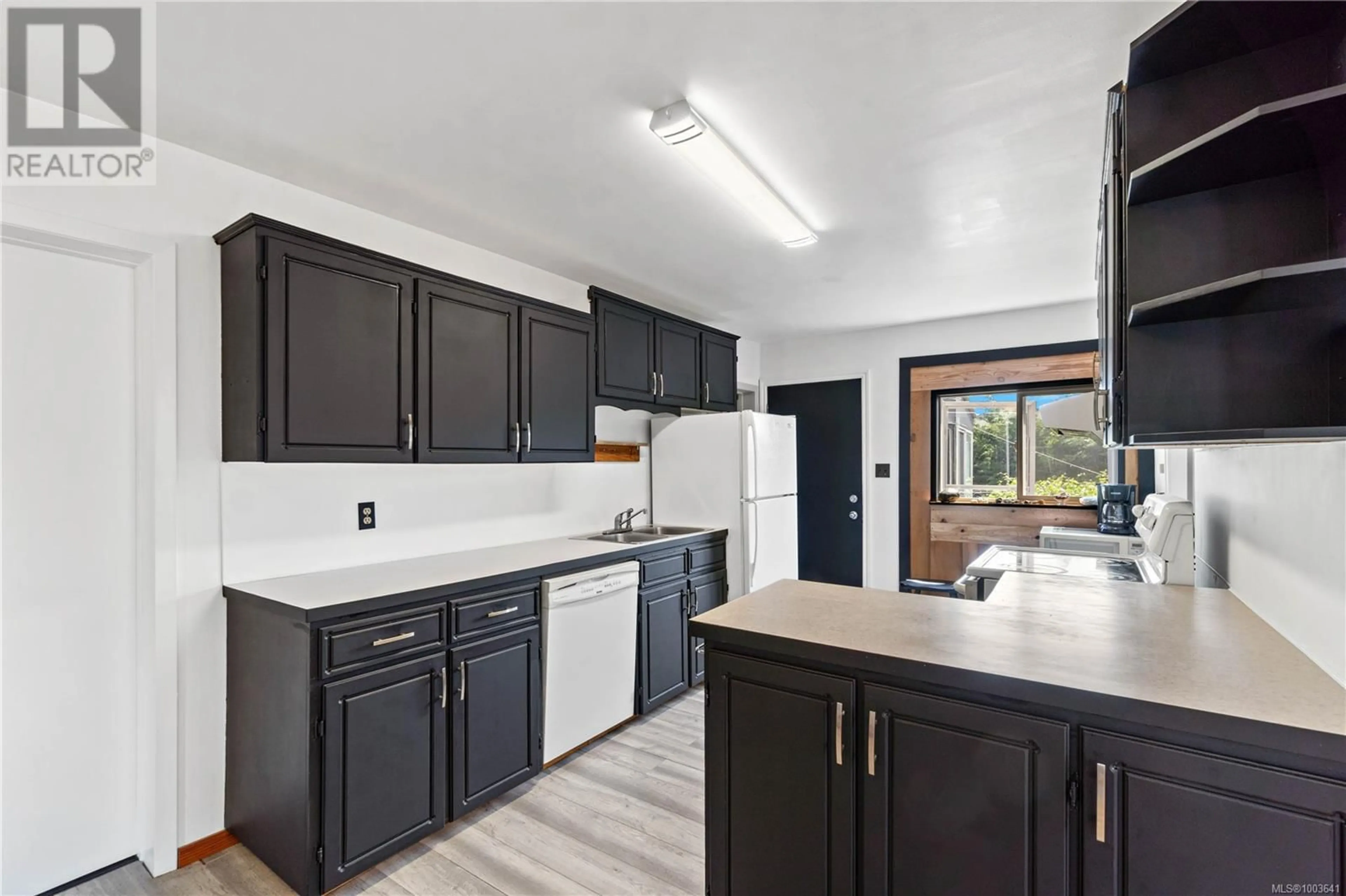 Open concept kitchen, ceramic/tile floor for 125 HAREWOOD ROAD, Nanaimo British Columbia V9R2Y7