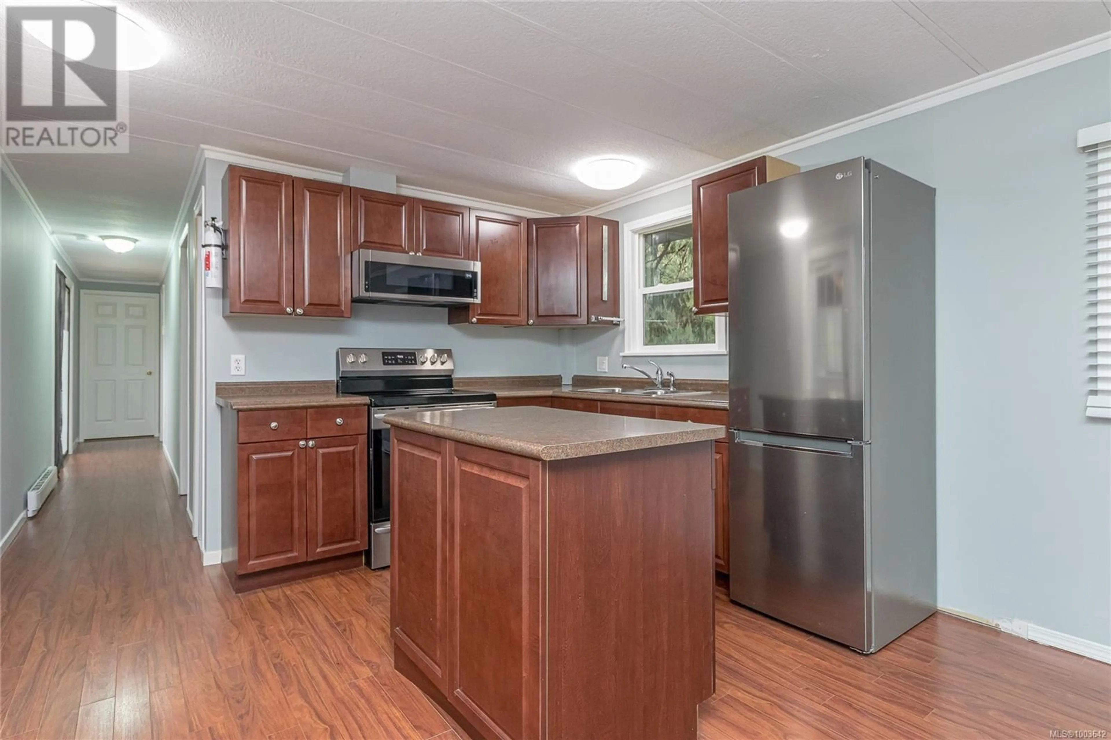 Standard kitchen, wood/laminate floor for 2 - 6350 ISLAND HIGHWAY WEST, Qualicum Beach British Columbia V9K2E5