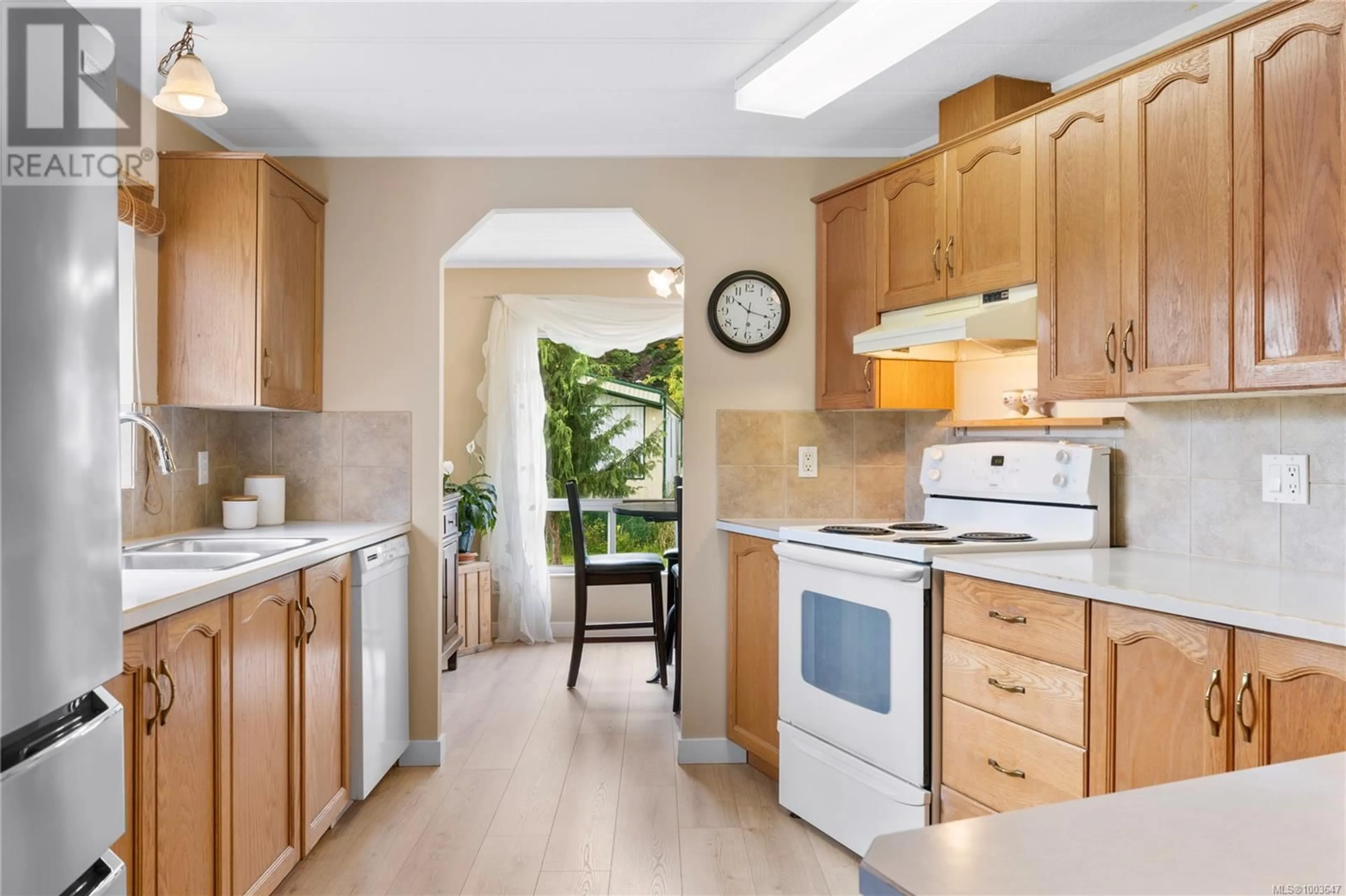 Standard kitchen, ceramic/tile floor for 263 - 2465 APOLLO DRIVE, Nanoose Bay British Columbia V9P9K2