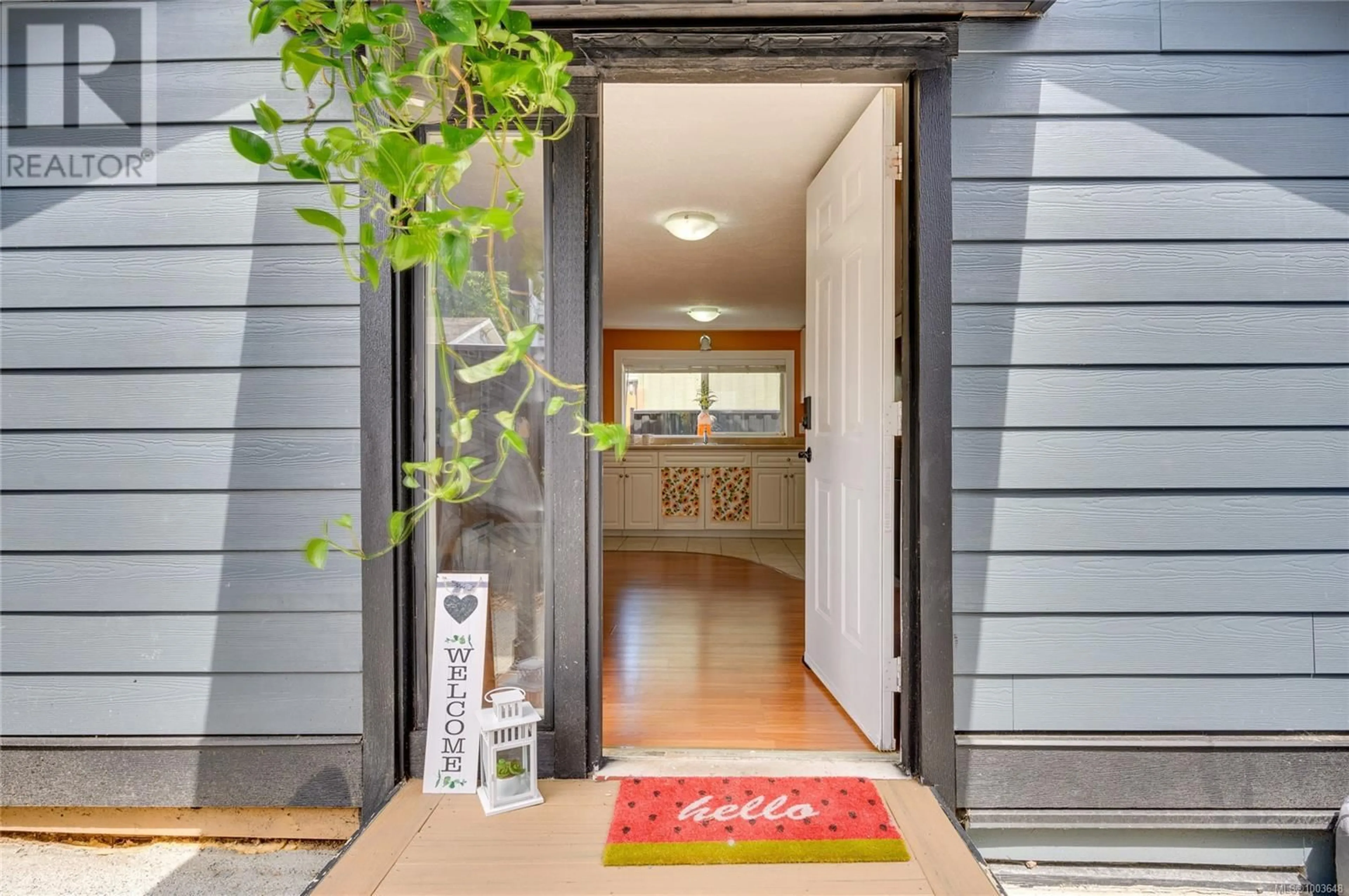 Indoor entryway for 639 HILLCREST AVENUE, Nanaimo British Columbia V9R3M8