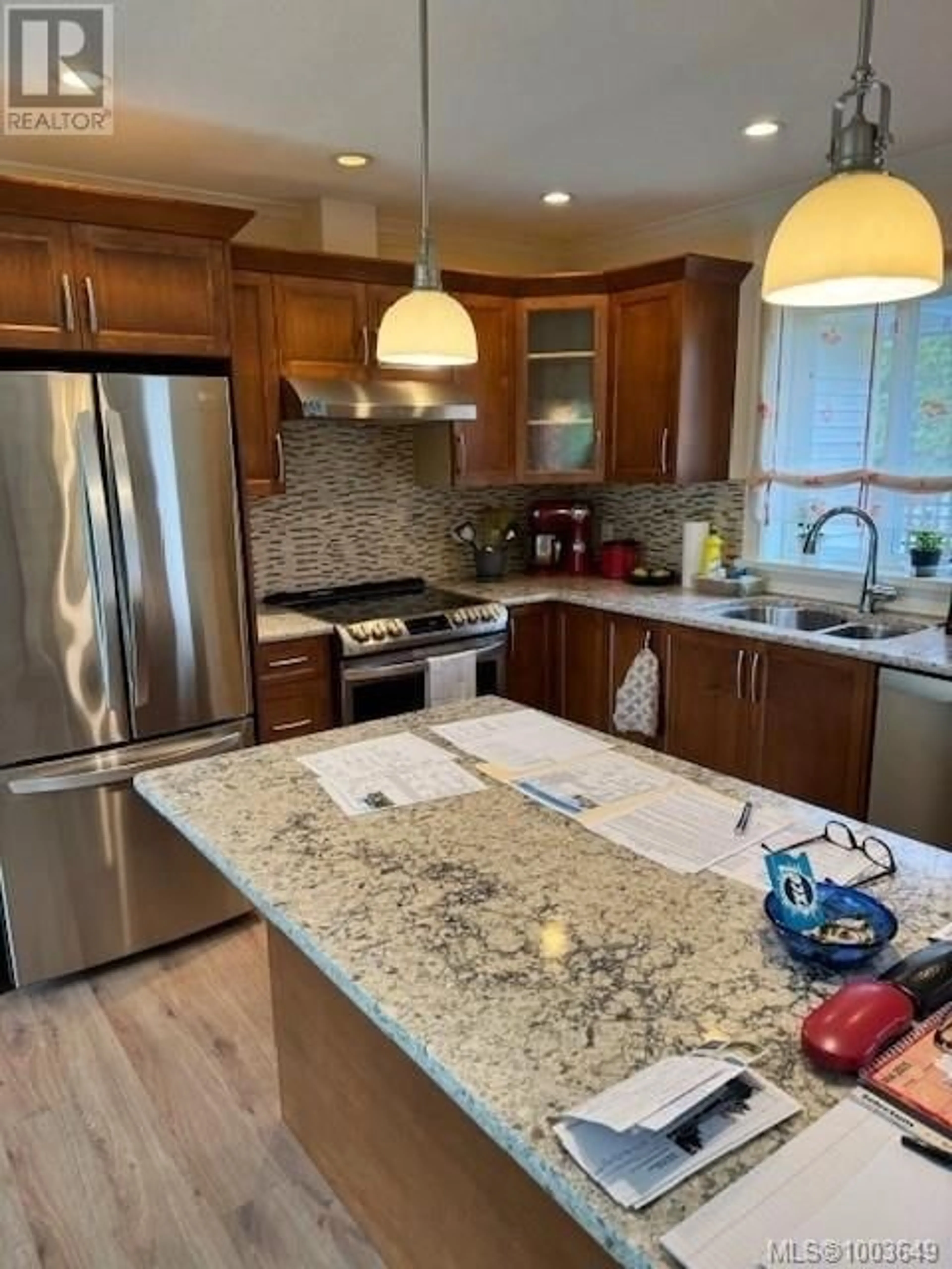 Open concept kitchen, ceramic/tile floor for 1702 COUNTRY ROAD, Qualicum Beach British Columbia V9K2S3