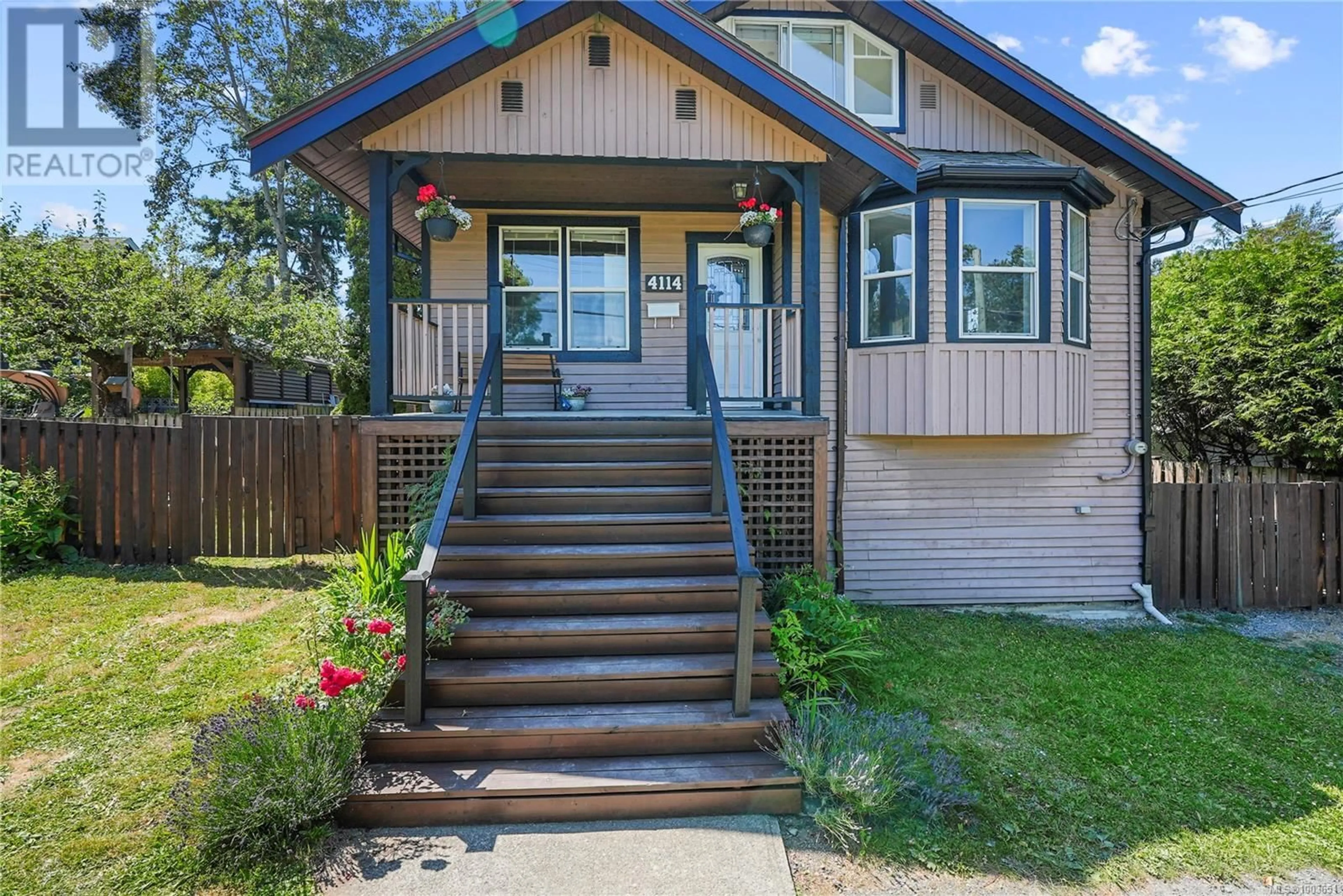 Home with vinyl exterior material, street for 4114 GLANFORD STREET, Saanich British Columbia V8Z4A6
