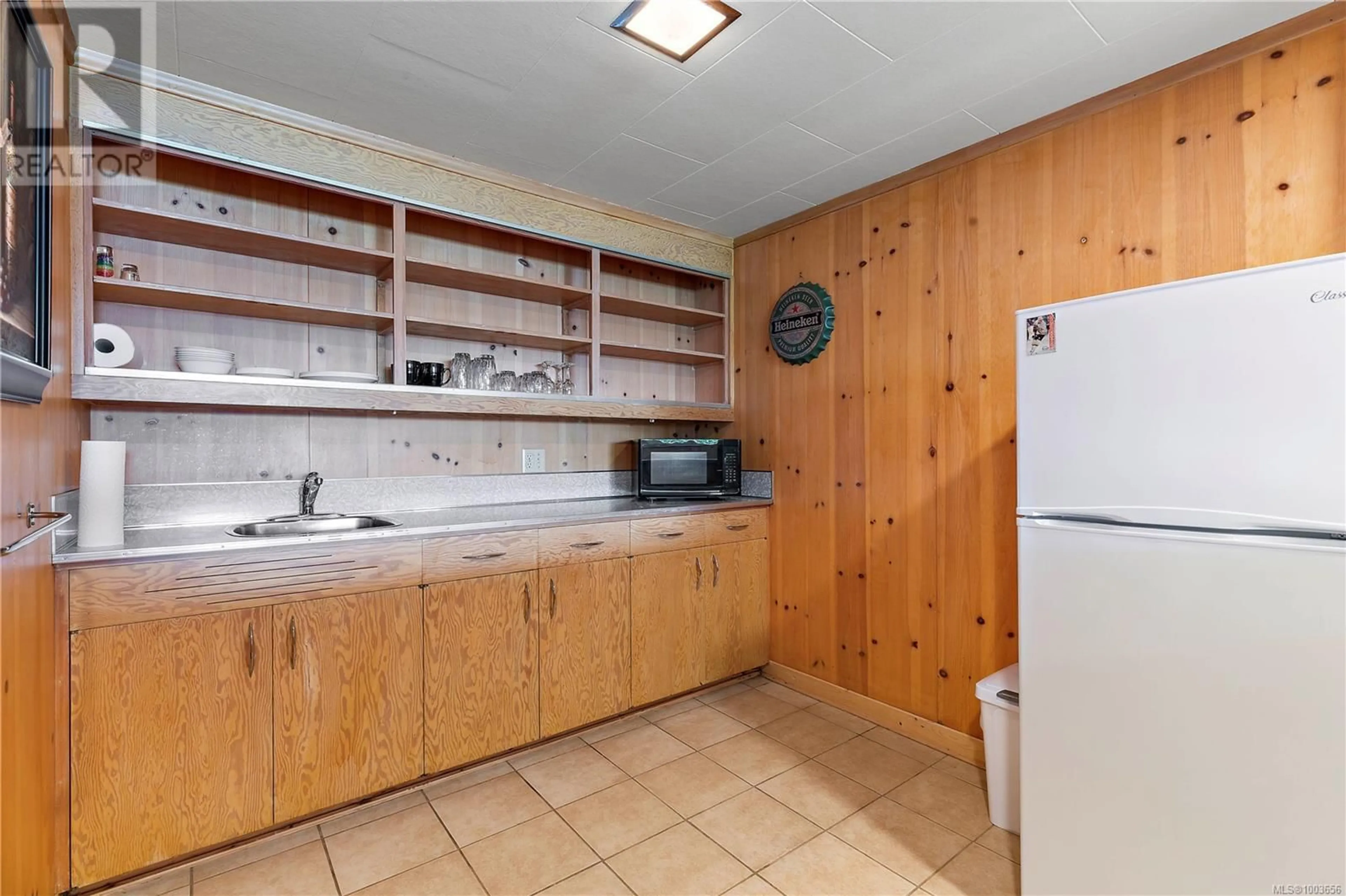Standard kitchen, unknown for 5957 SOOKE ROAD, Sooke British Columbia V9Z0P7