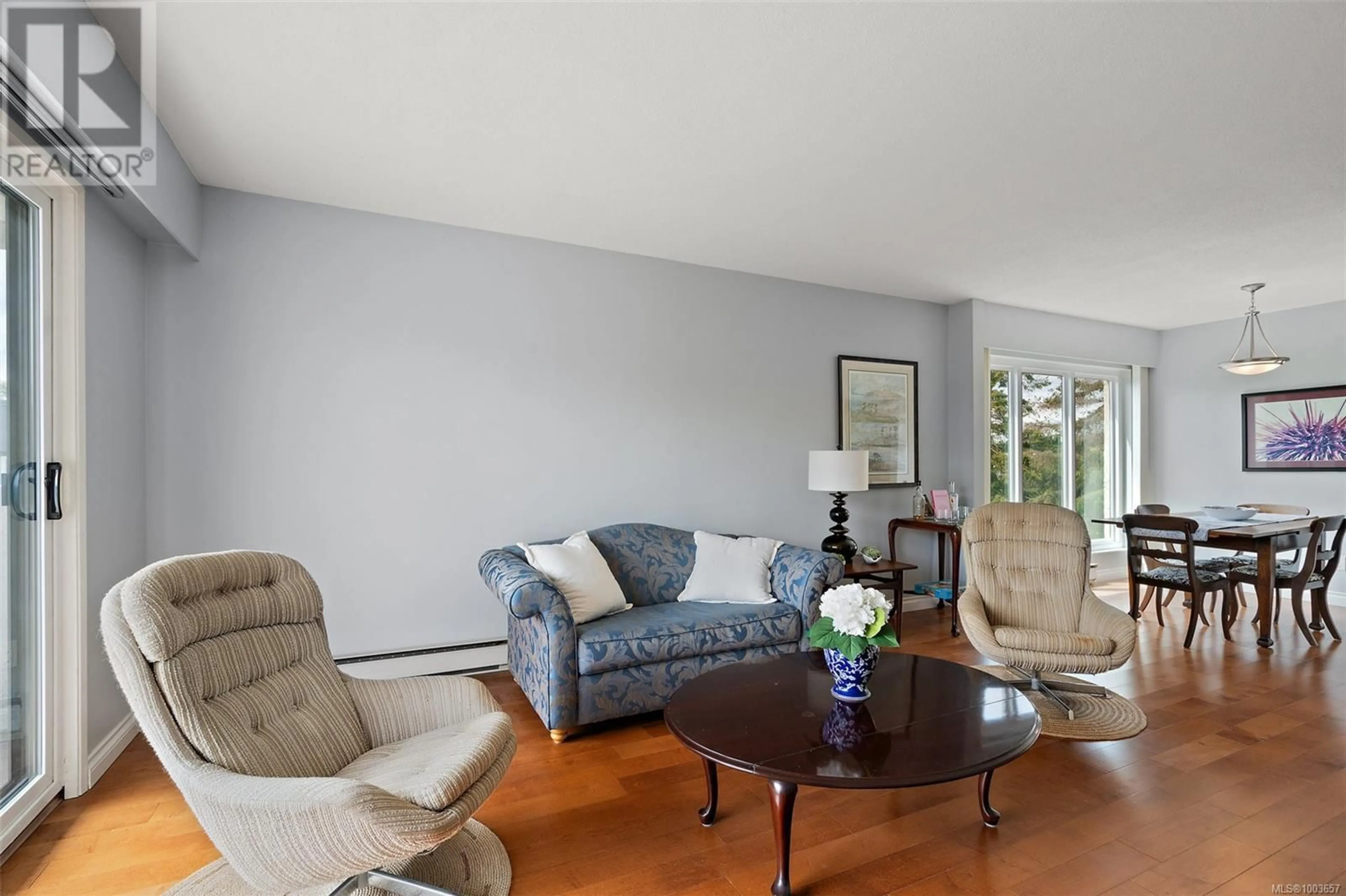 Living room with furniture, wood/laminate floor for 404 - 1151 OSCAR STREET, Victoria British Columbia V8V2X5