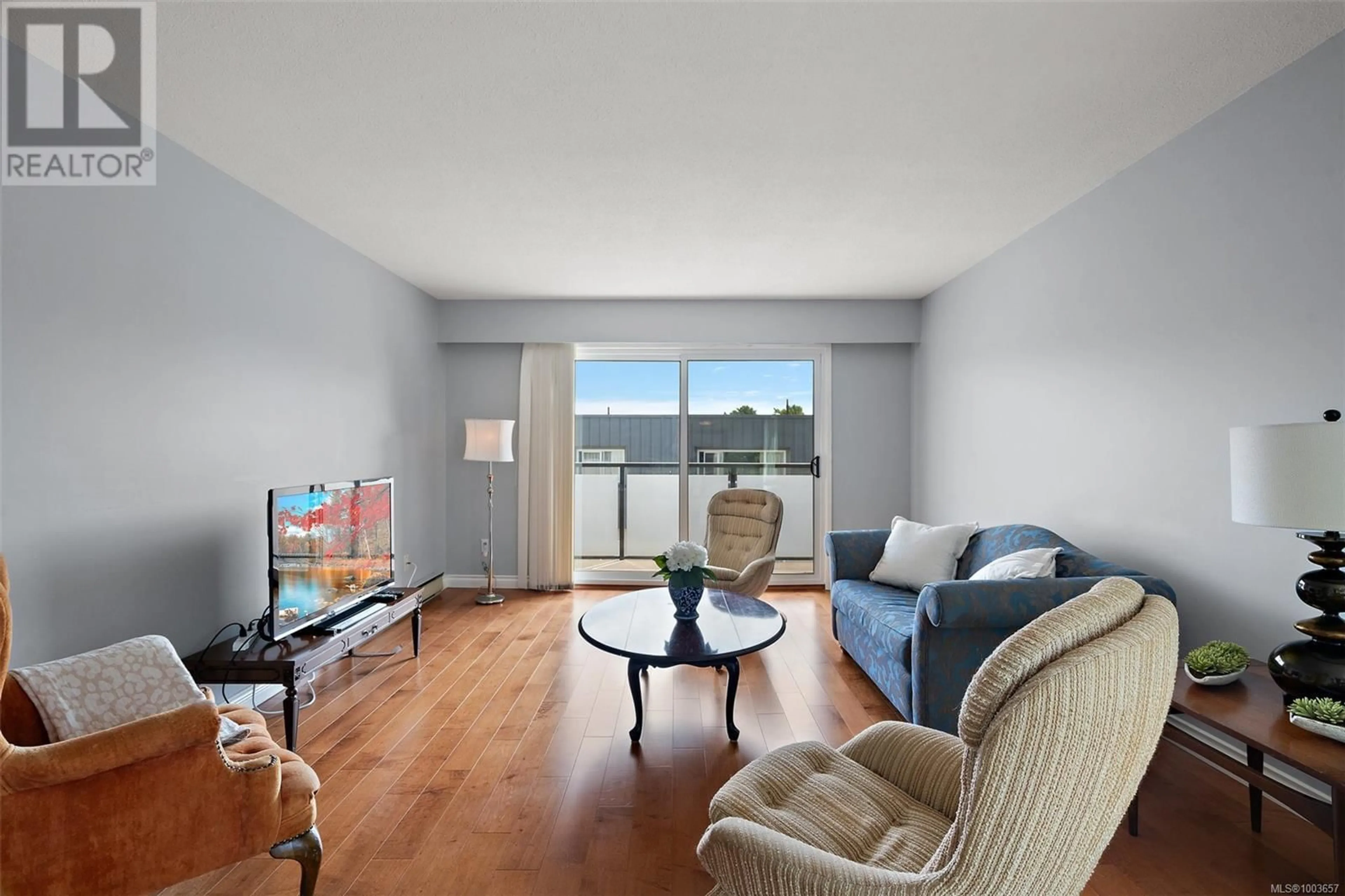 Living room with furniture, wood/laminate floor for 404 - 1151 OSCAR STREET, Victoria British Columbia V8V2X5