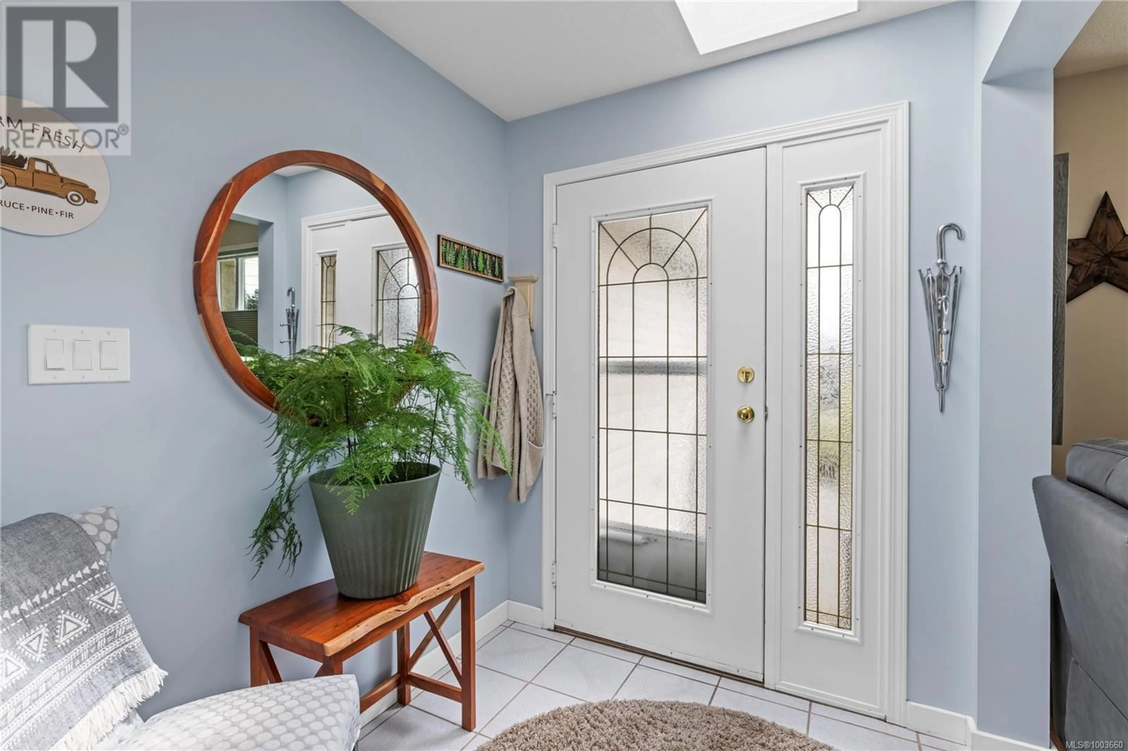 Indoor entryway for 649 WEDGEWOOD CRESCENT, Parksville British Columbia V9P1B7